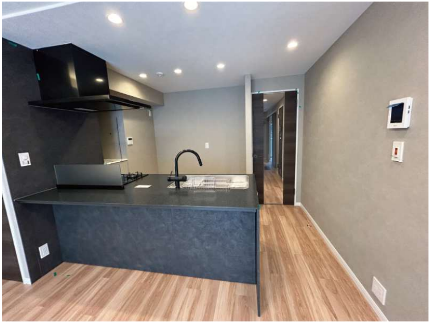 VL分类=kitchen, confidence=0.95, search=True, size=844x635, 厨房区域清晰