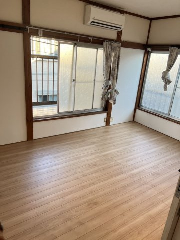 LDK全体を撮影した室内写真