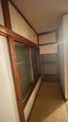 納戸やサービスルームの内部を撮影した画像