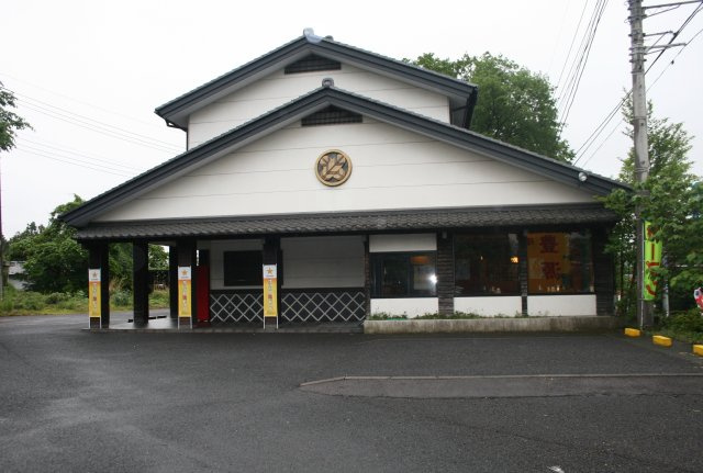 建物の外観全体を捉えた画像
