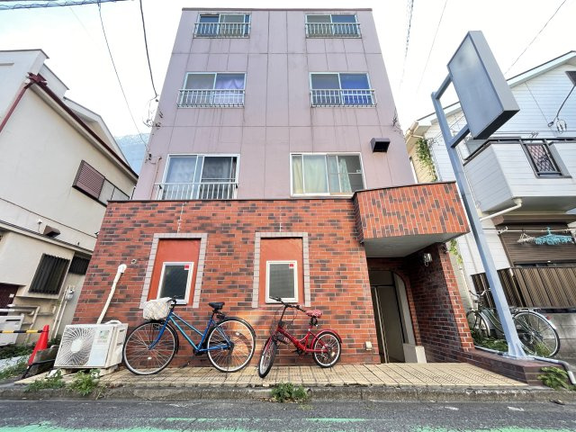建物の外観全体を撮影した画像