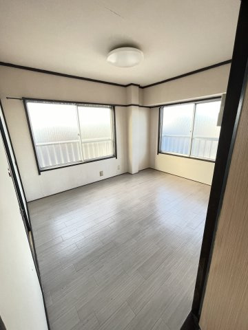 LDK全体を撮影した室内写真