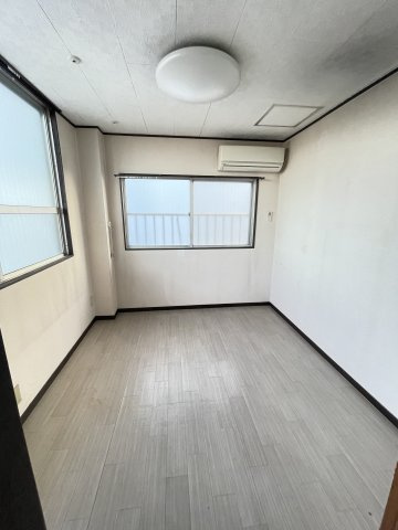 単独の洋室空間を撮影した室内写真