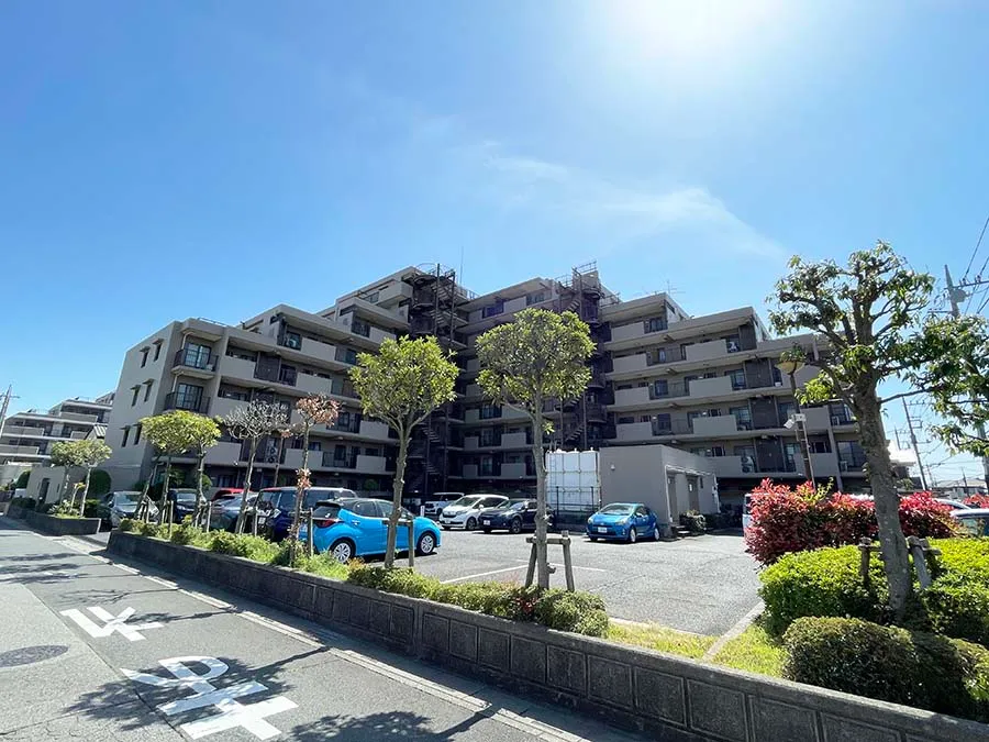 建物の外観を捉えた画像