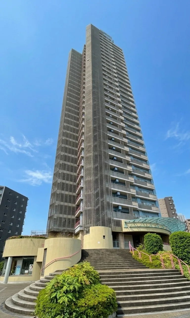 外観:高層マンションの外観を撮影した画像