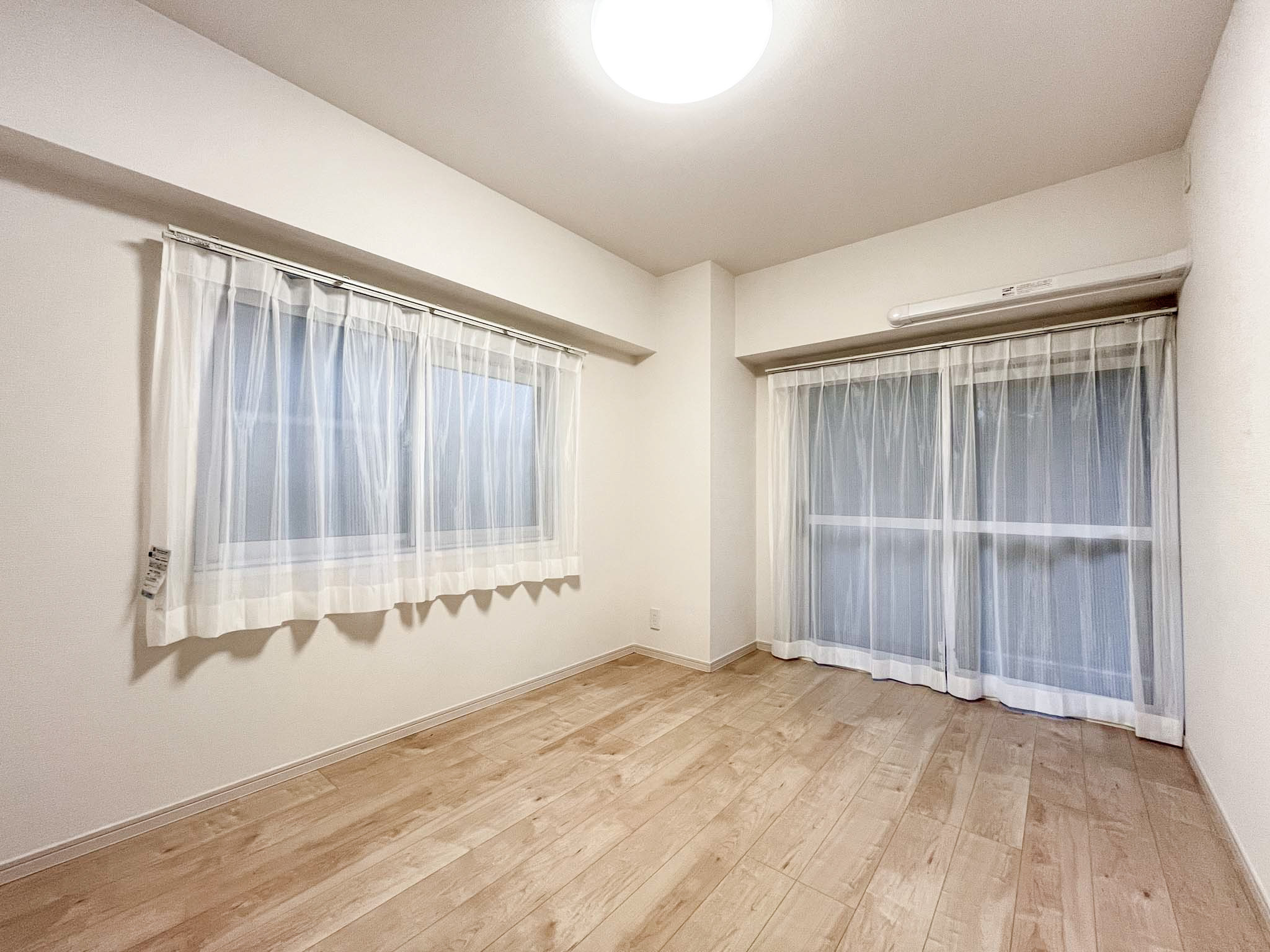 洋室の室内を撮影した写真