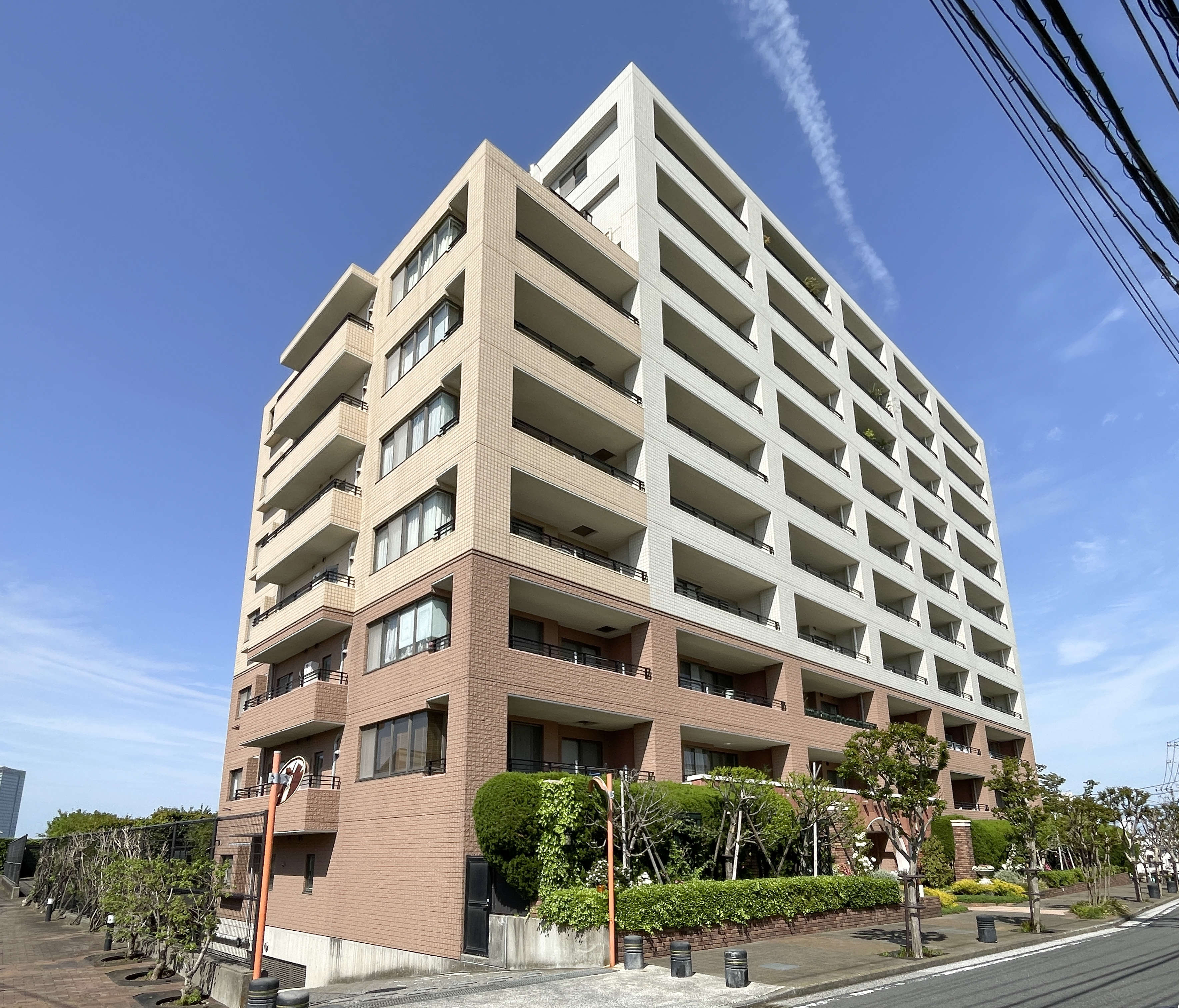 建物の外観全体を撮影した画像
