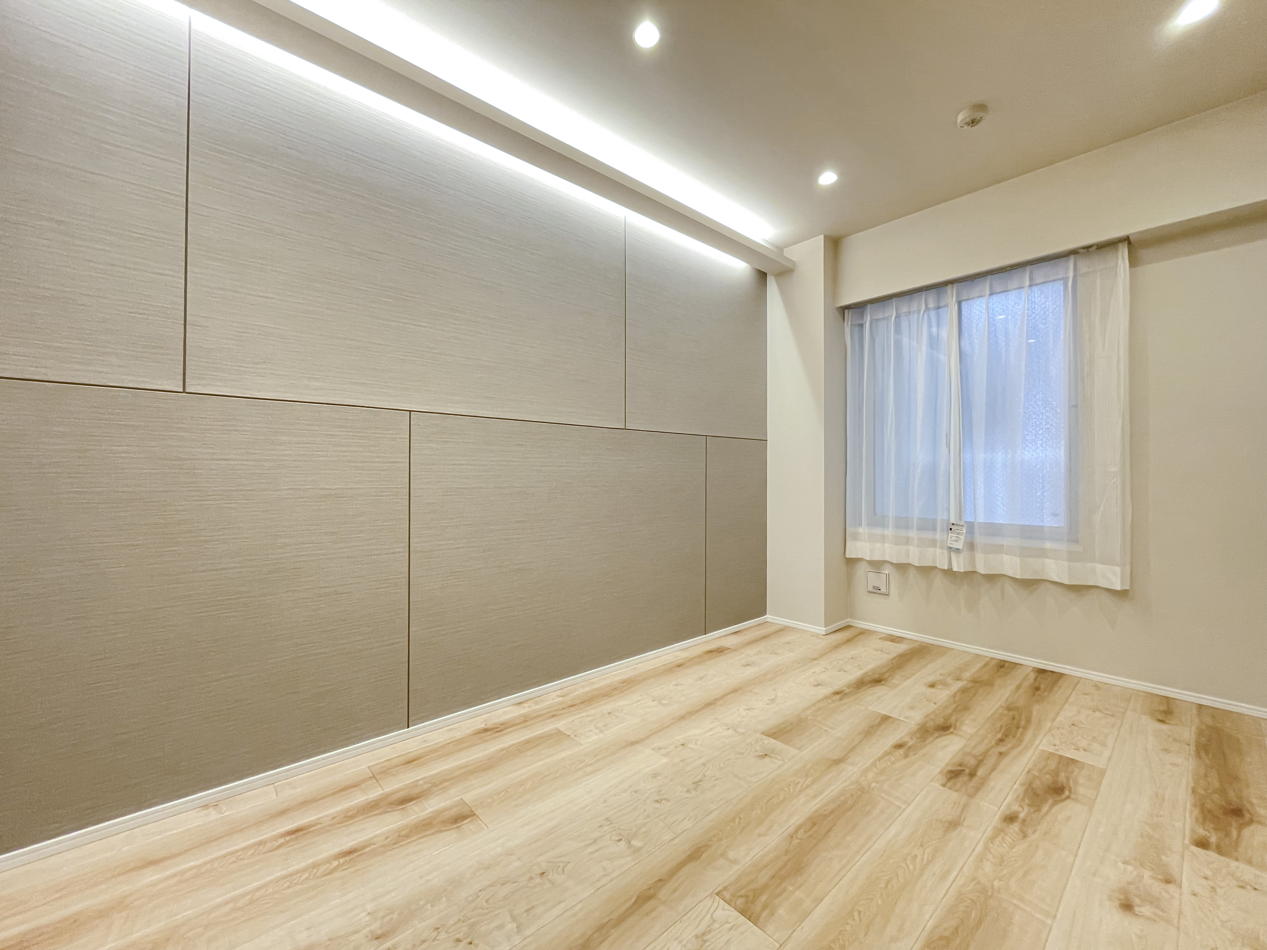 洋室:建具や窓付きの個室で、内蔵収納が特徴的な洋室