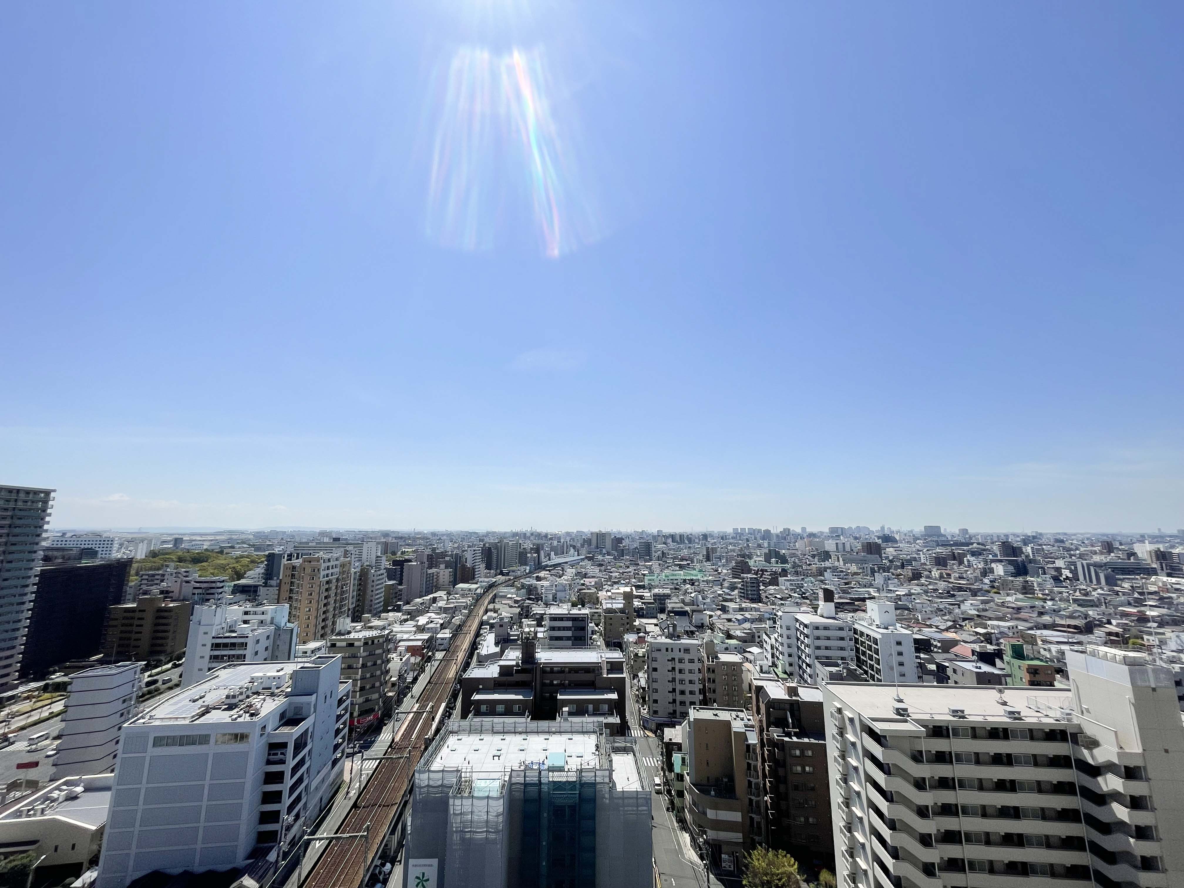 都市部の街並みや鉄道など周辺施設を捉えた画像