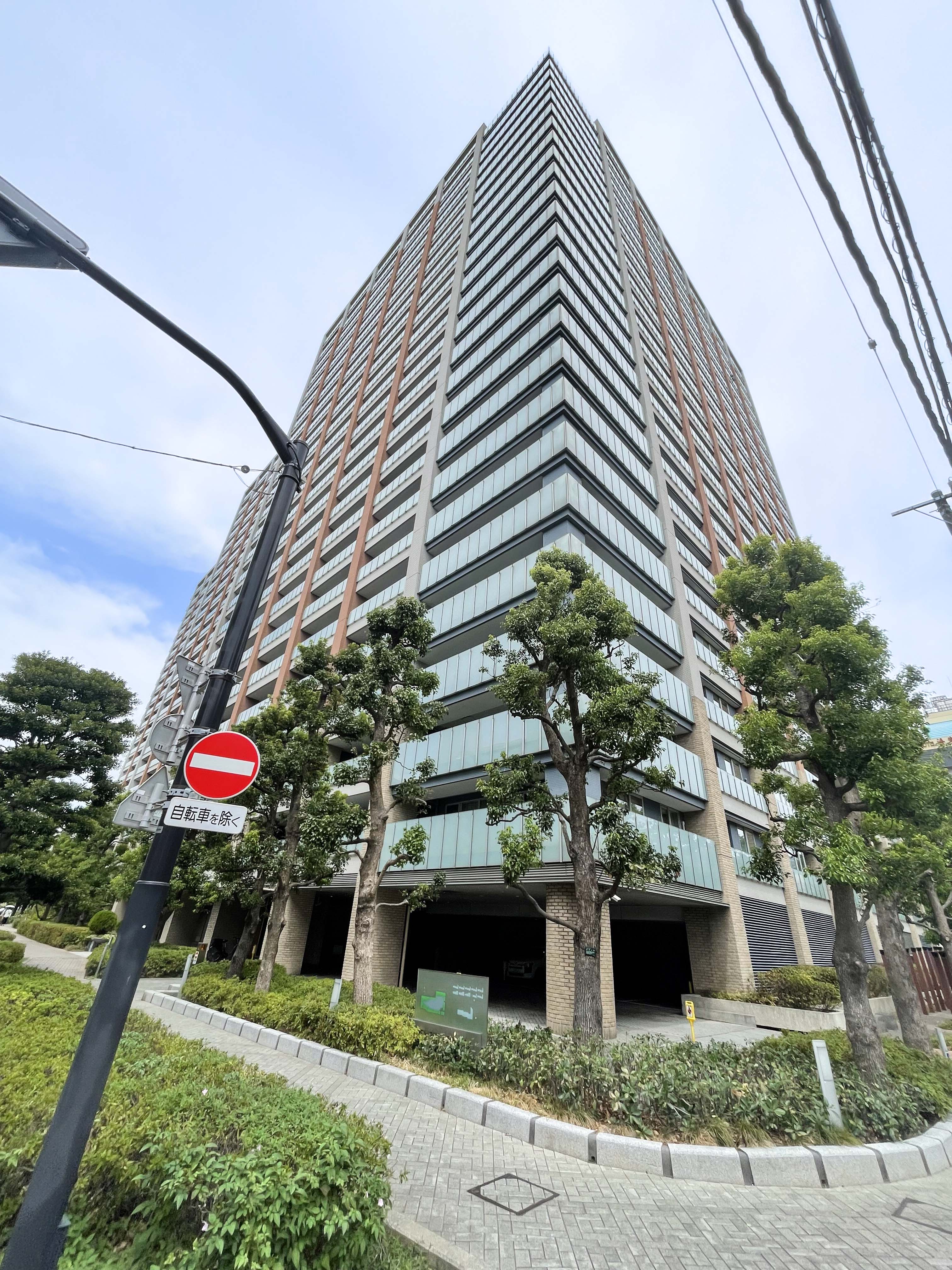 外観:高層ビルの外観を主体に撮影された画像