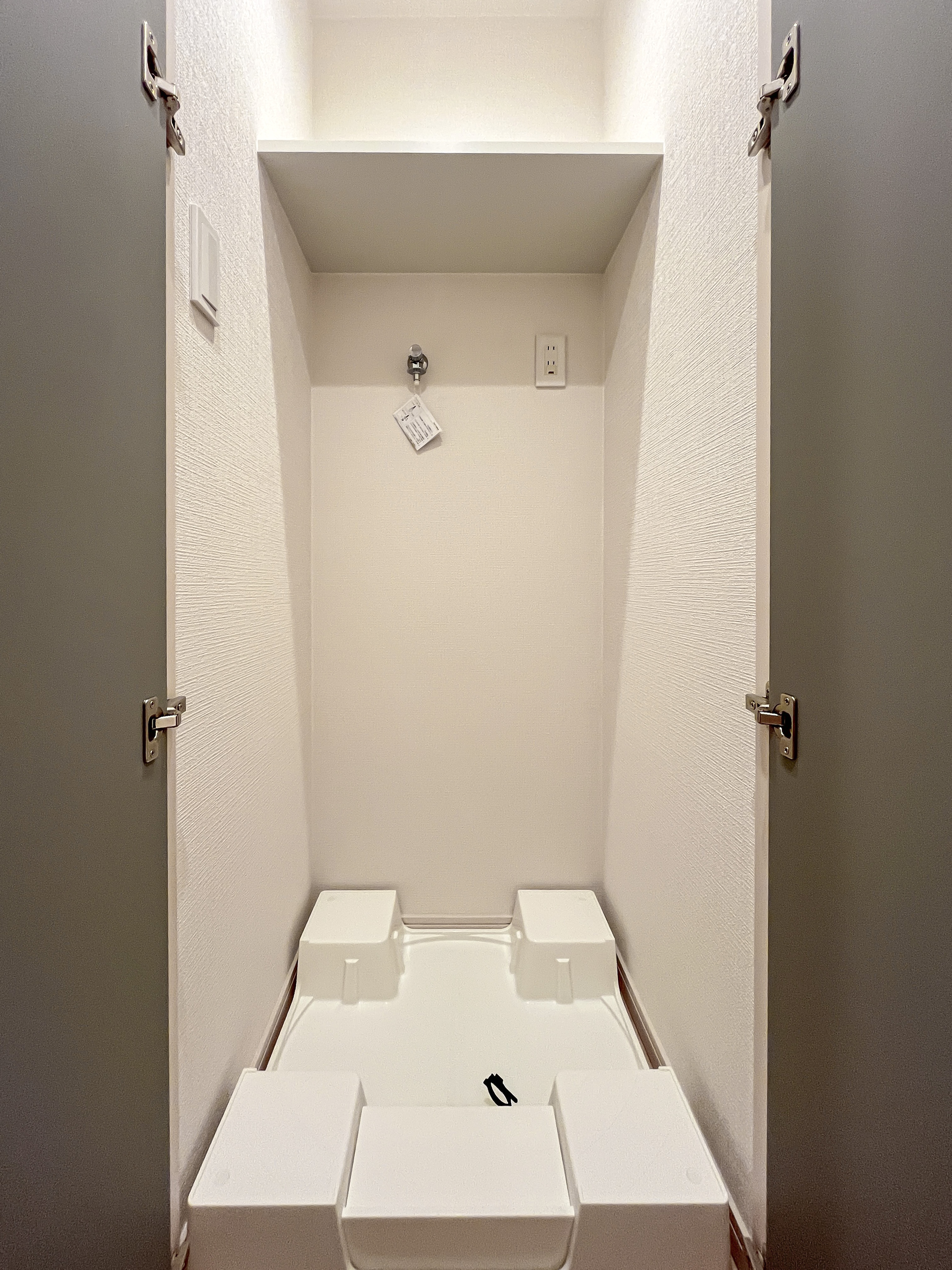 便器が主体のトイレ内部の写真