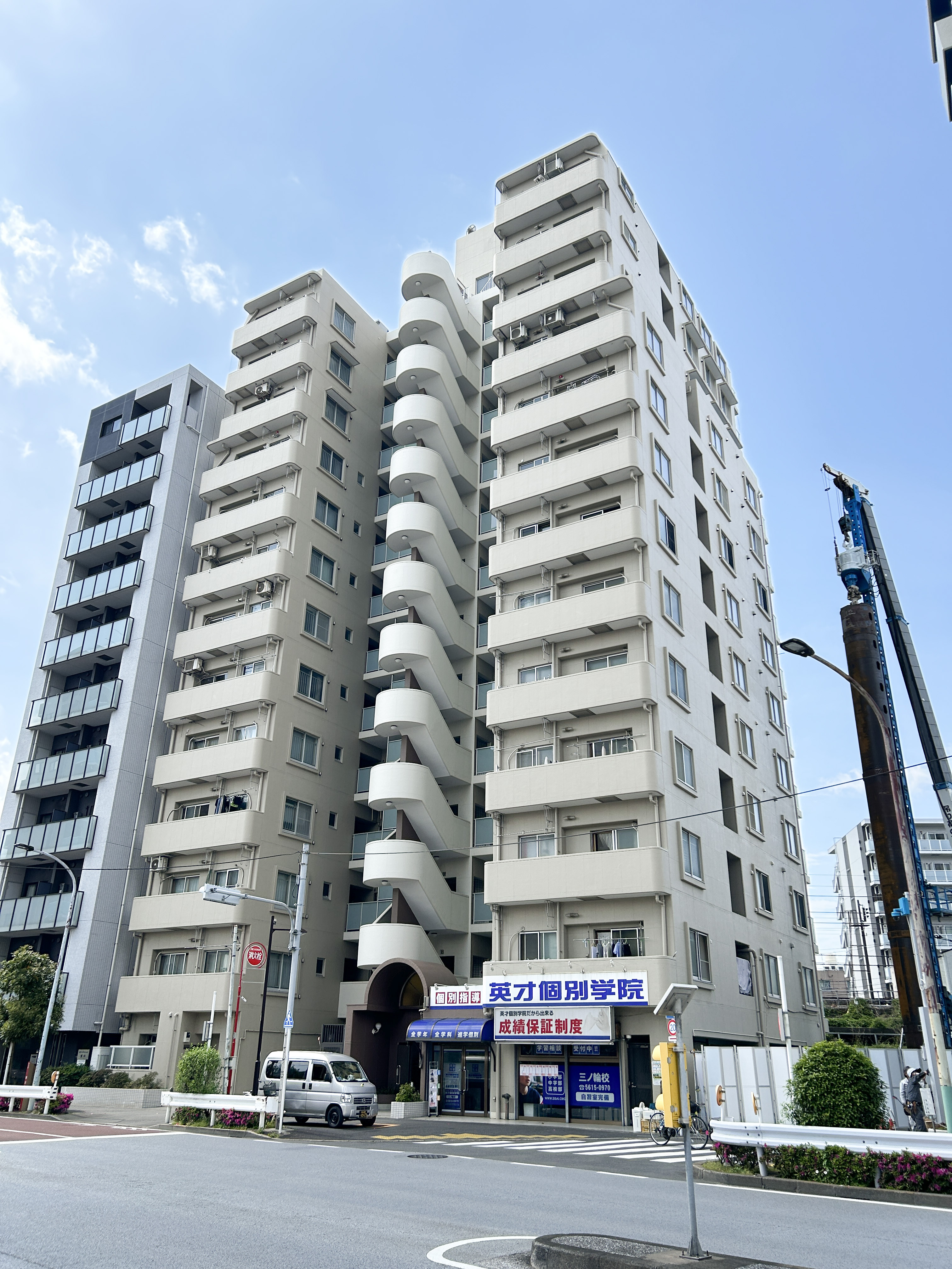 建物の外観全体を撮影した画像