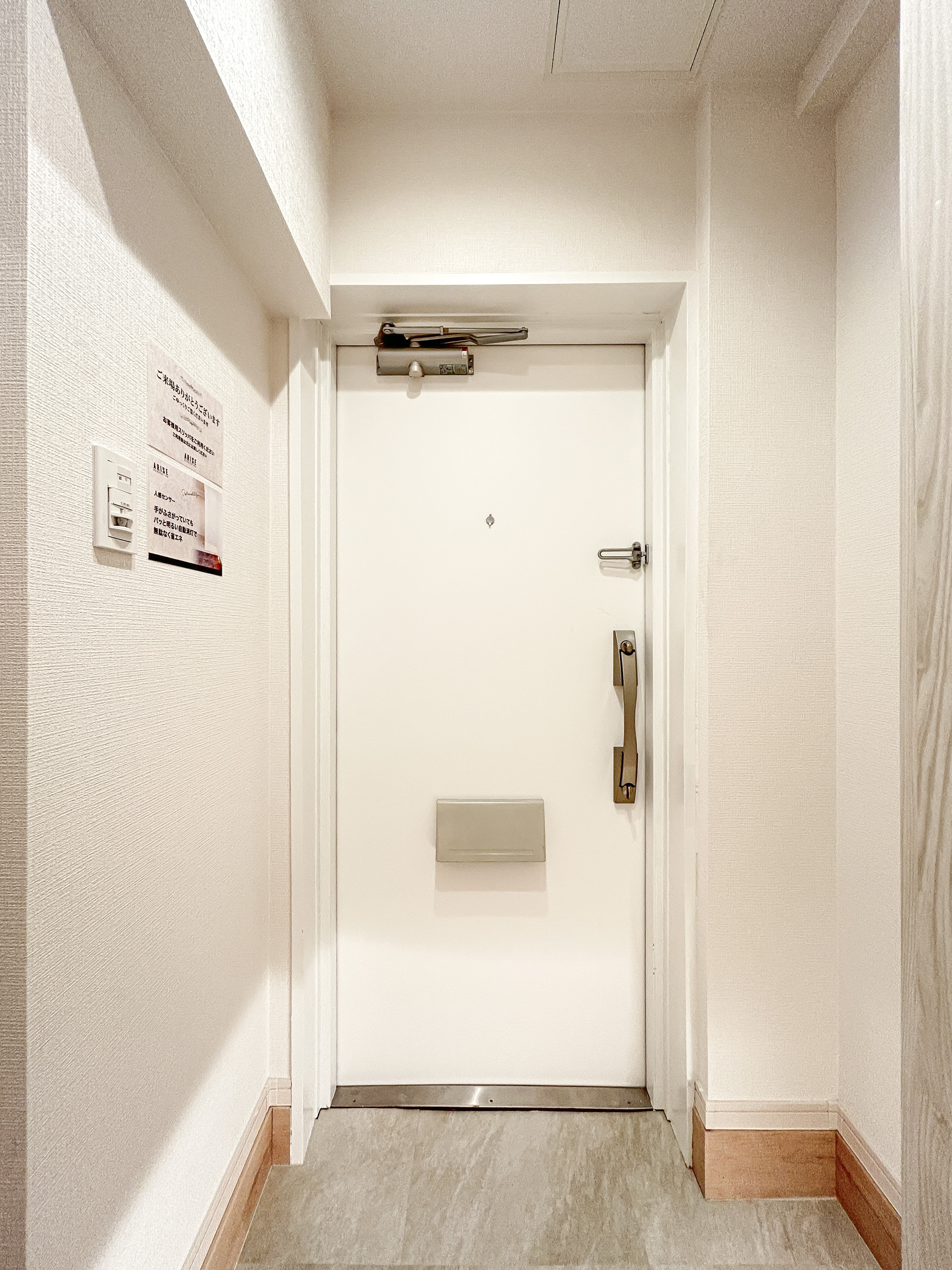 廊下（共用部分）を撮影した室内写真