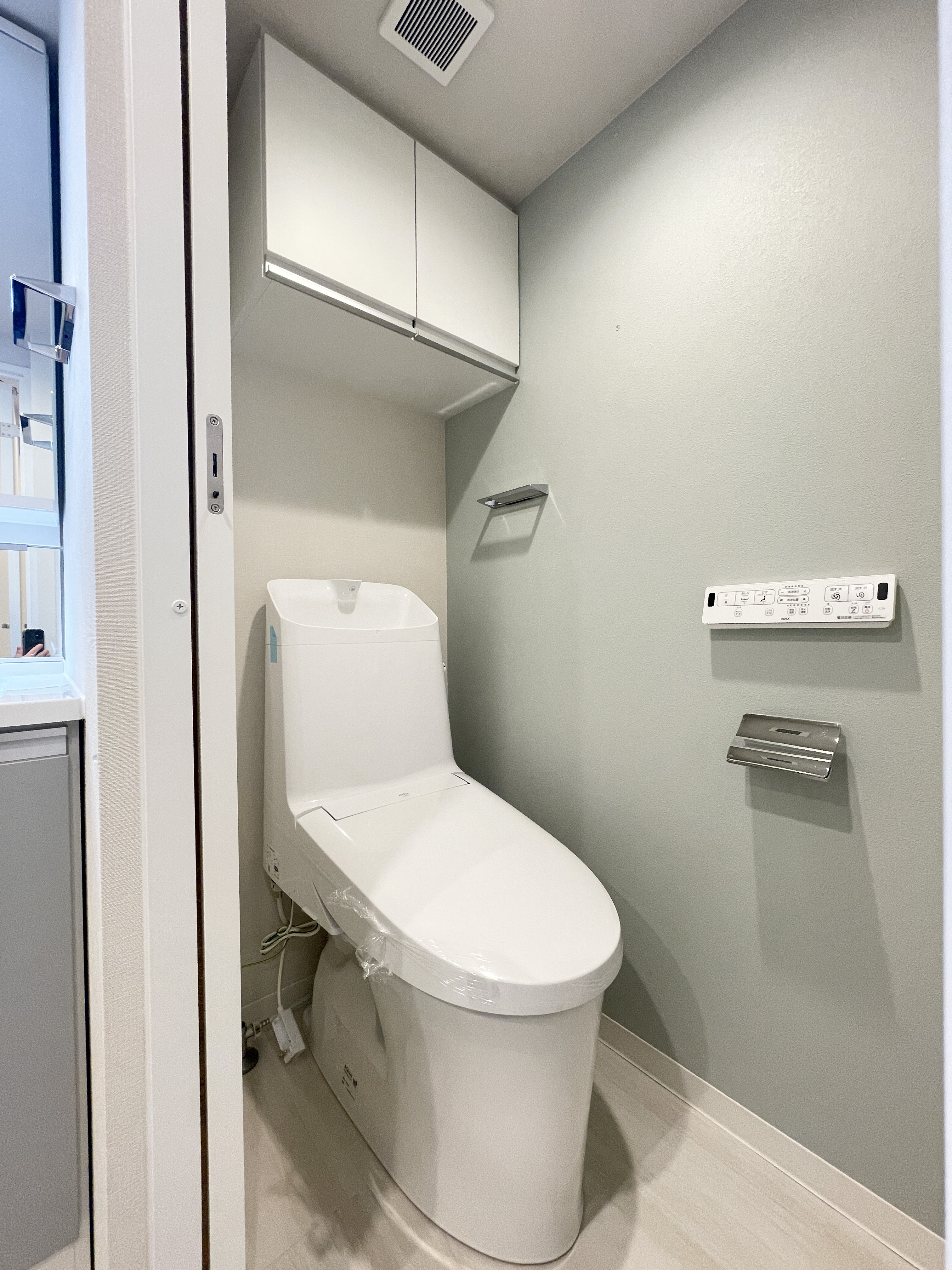 便器が主体のトイレ室内写真