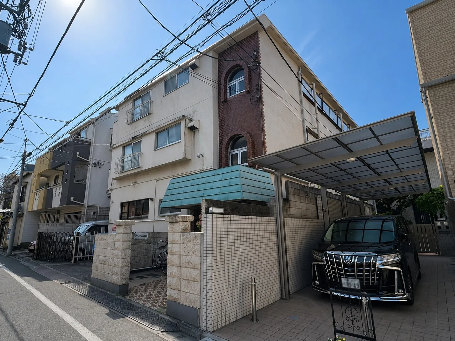 建物の外観全体を撮影した画像