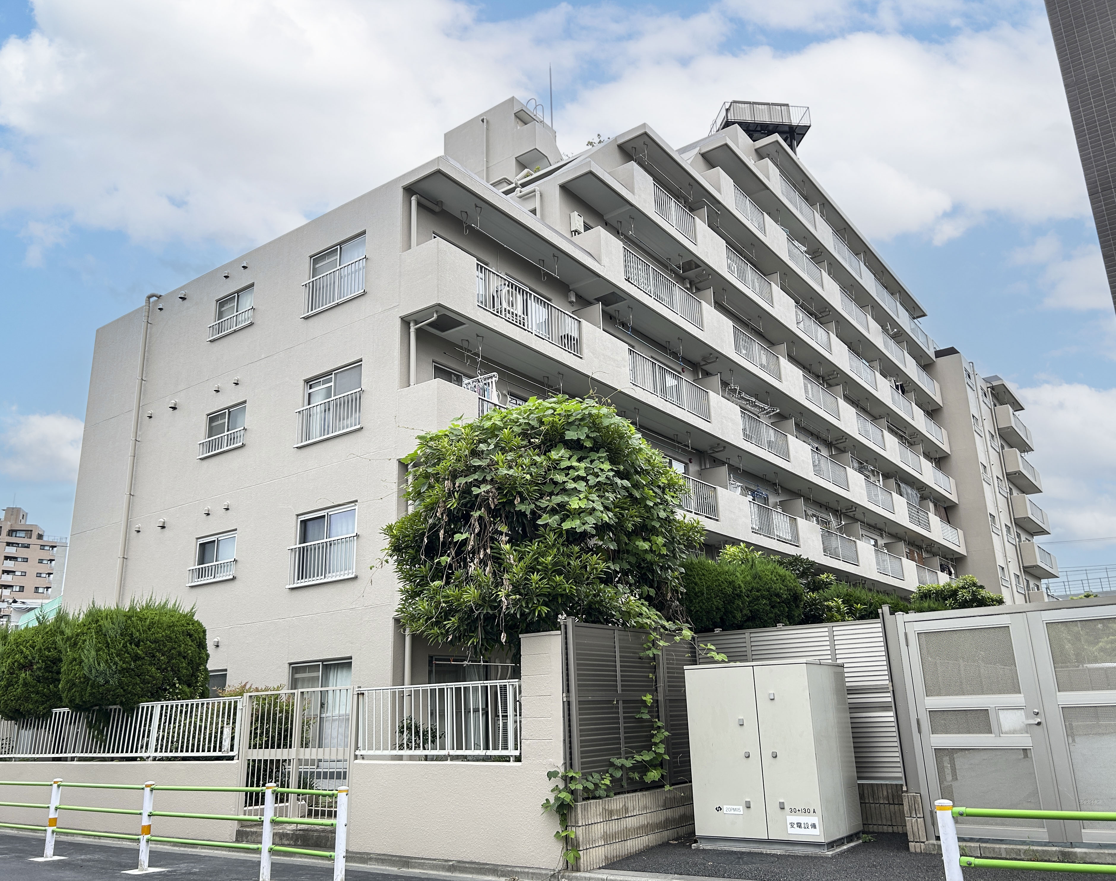 建物の外観全体を撮影した画像