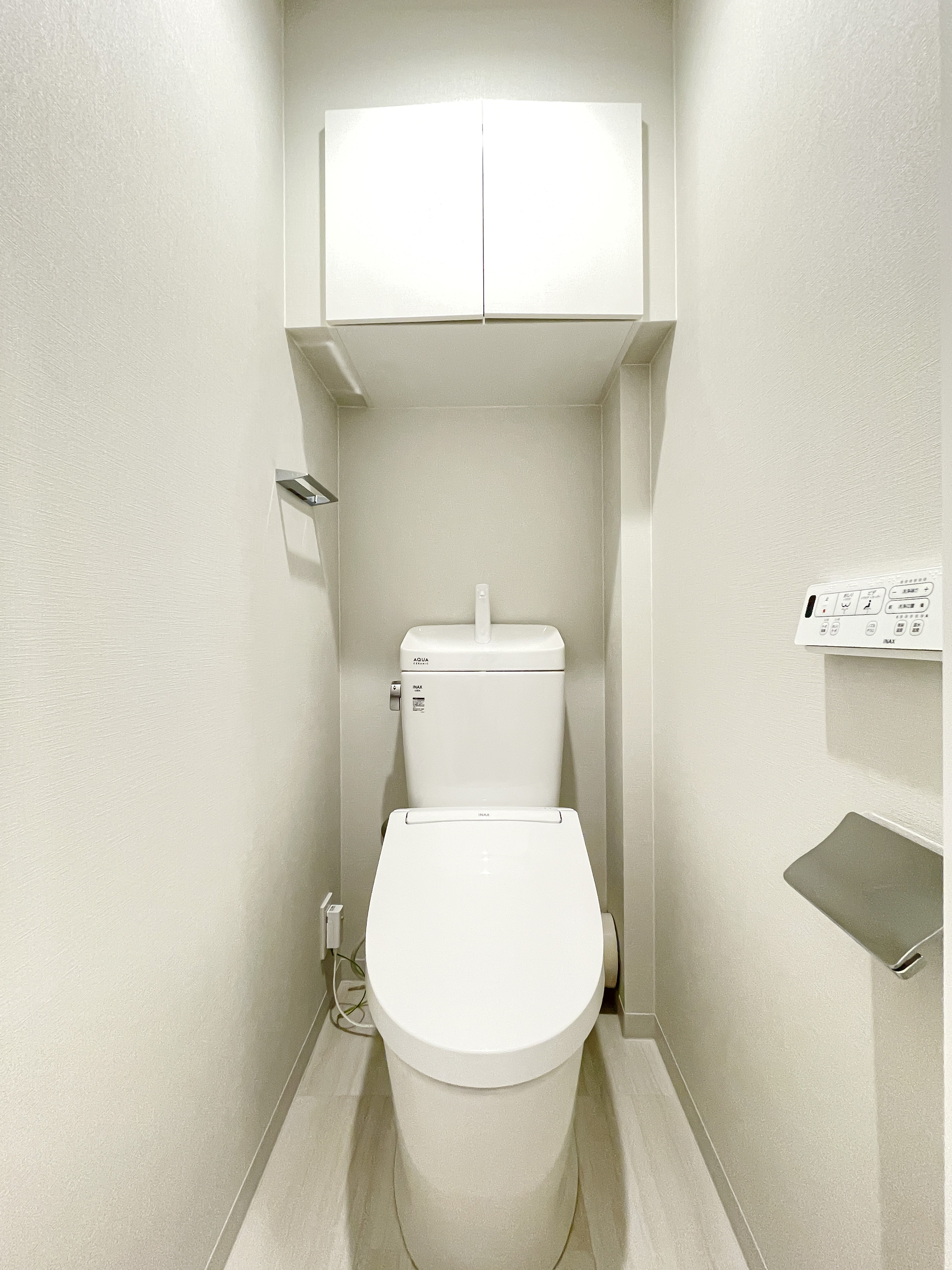 便器が主体のトイレ室内写真