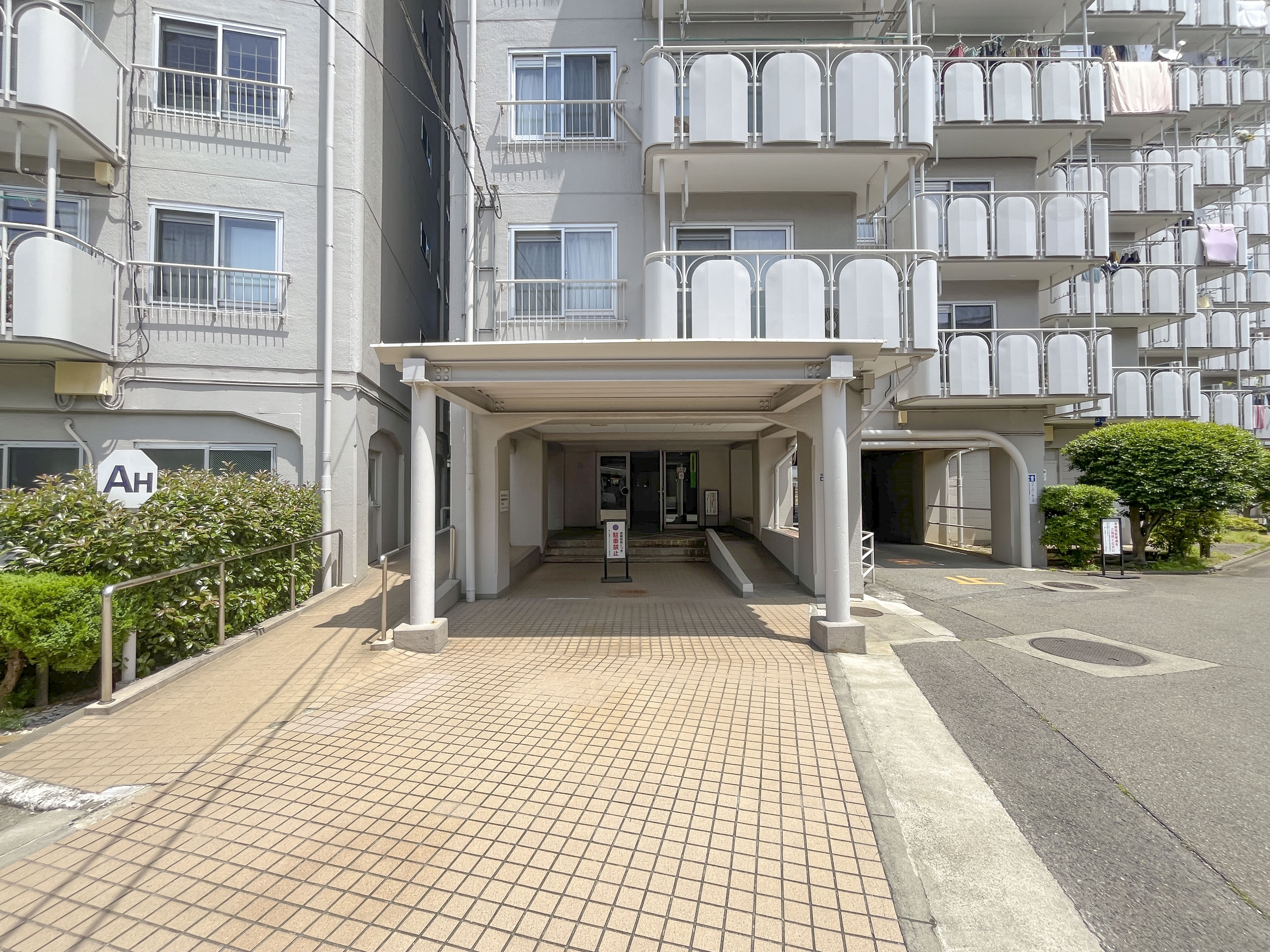 建物の外観を主体に撮影した画像
