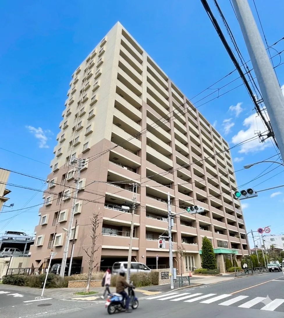 建物の外観が主体の街角写真