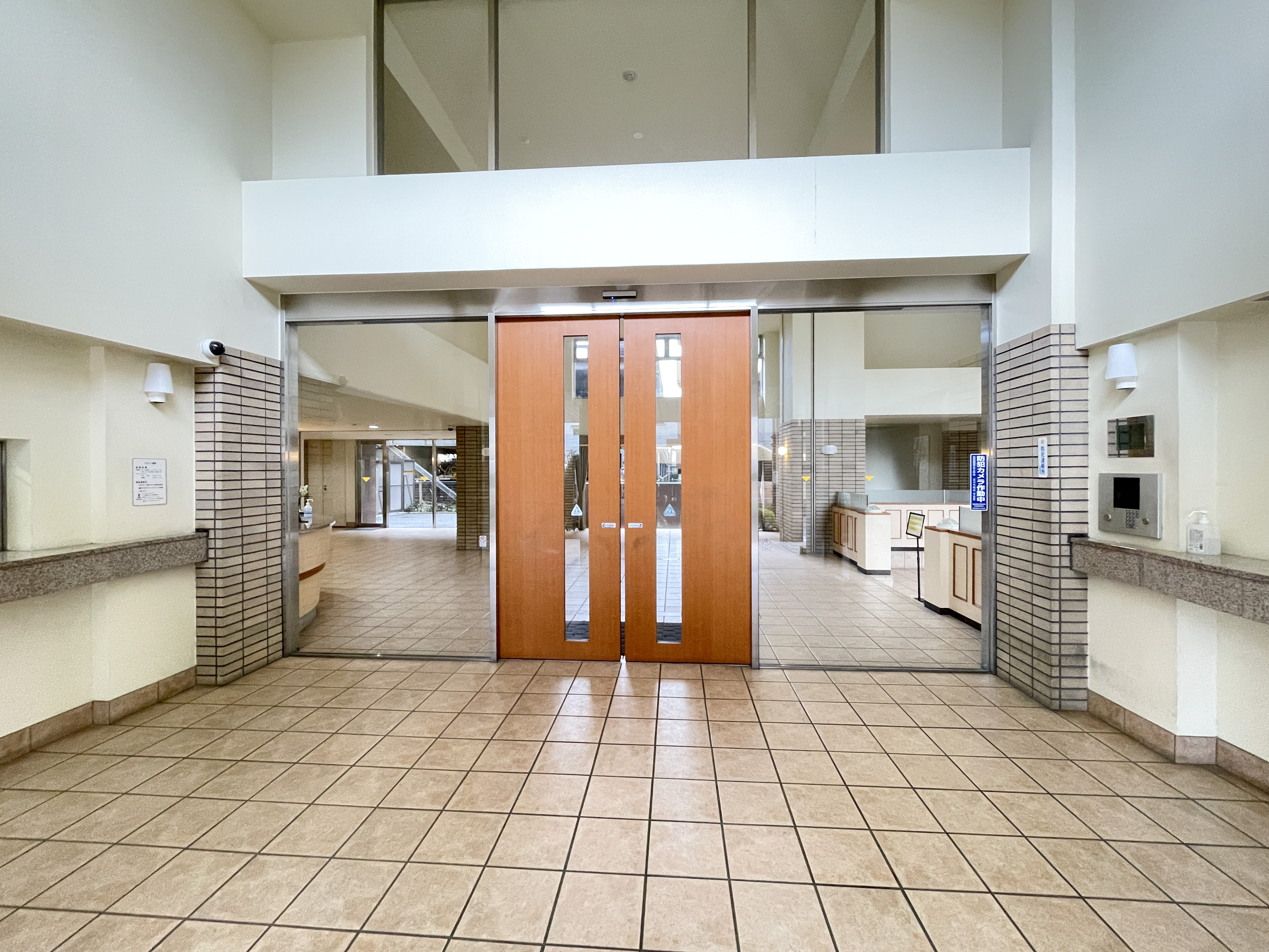 エントランスホールや廊下を含む共用部分の写真