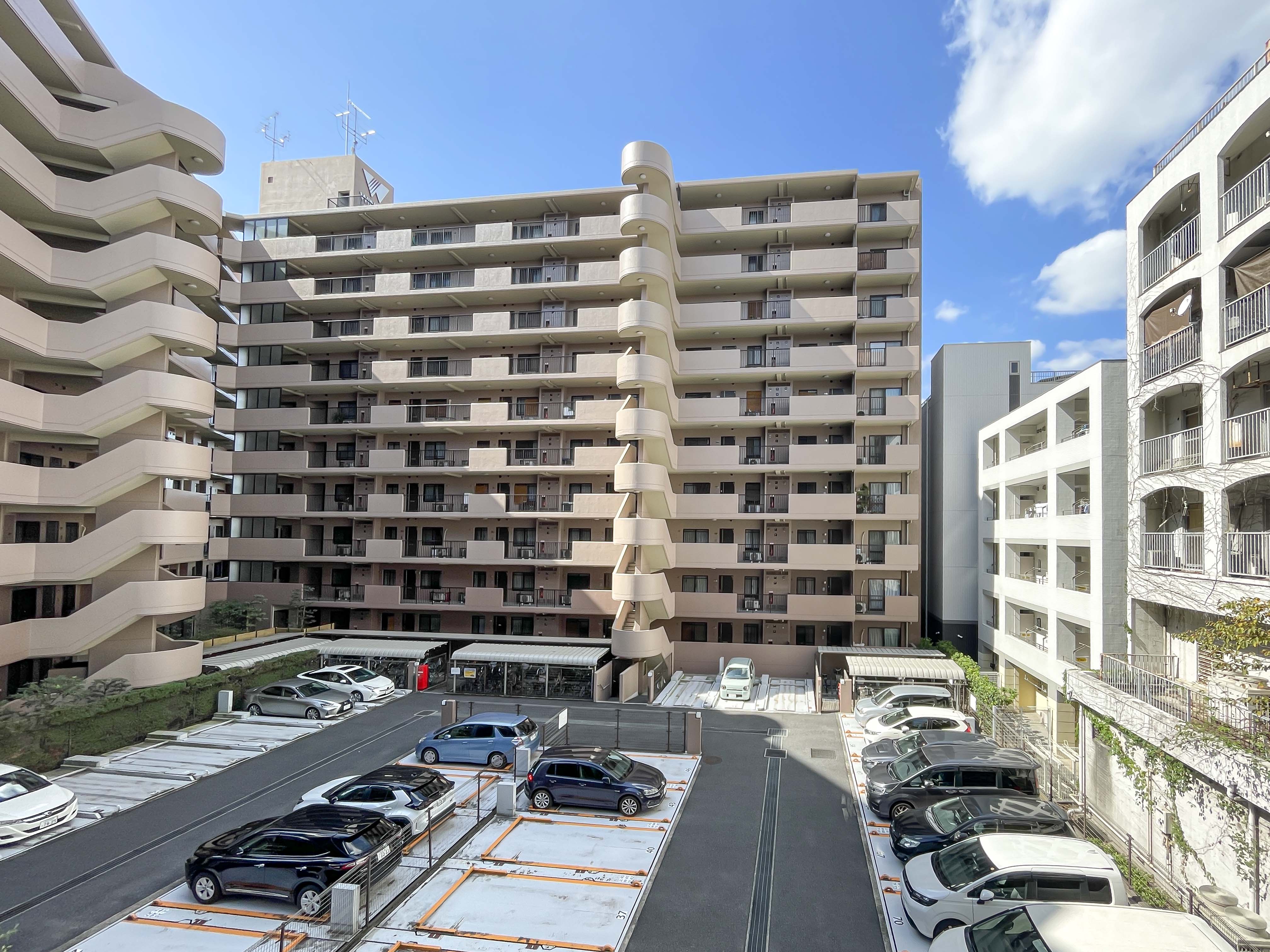 建物の外観全体が主体の撮影