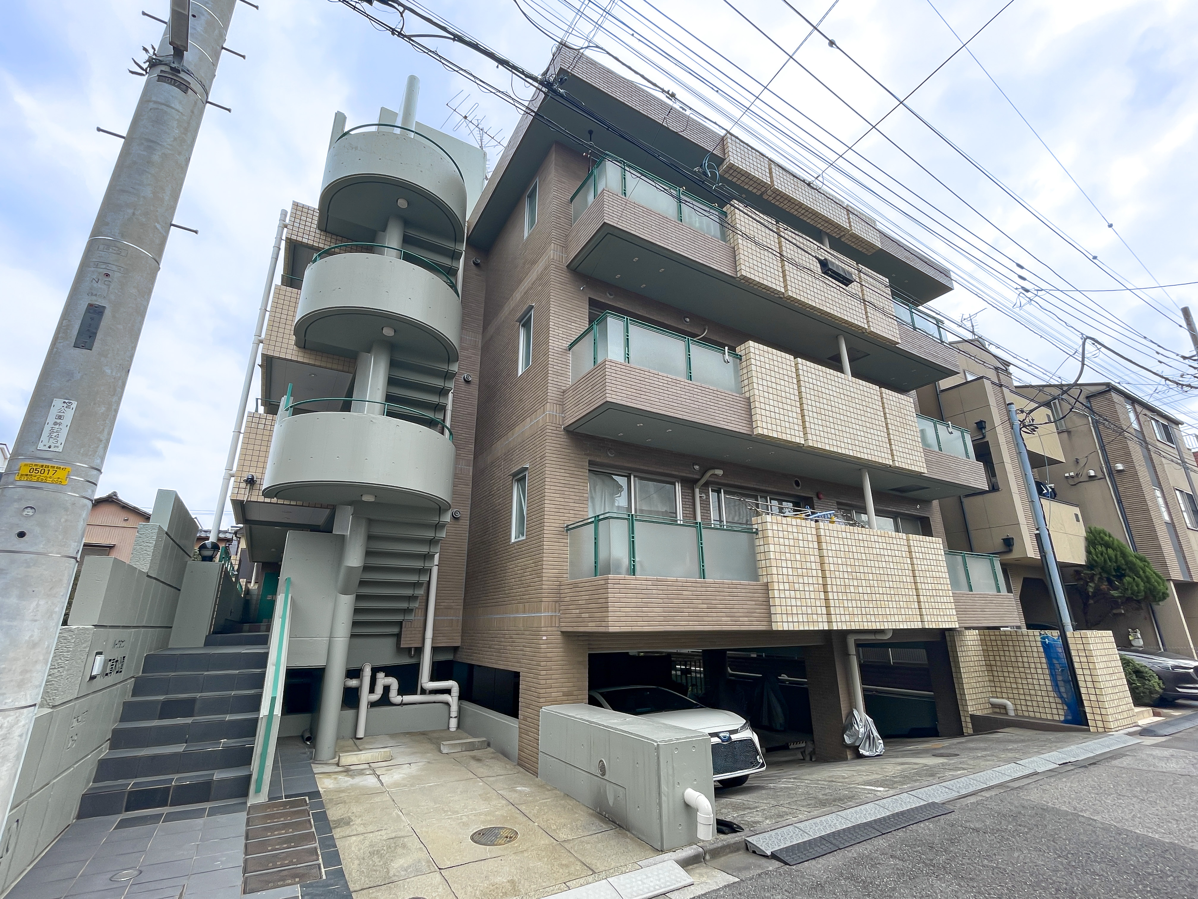 建物の外観が主体の写真