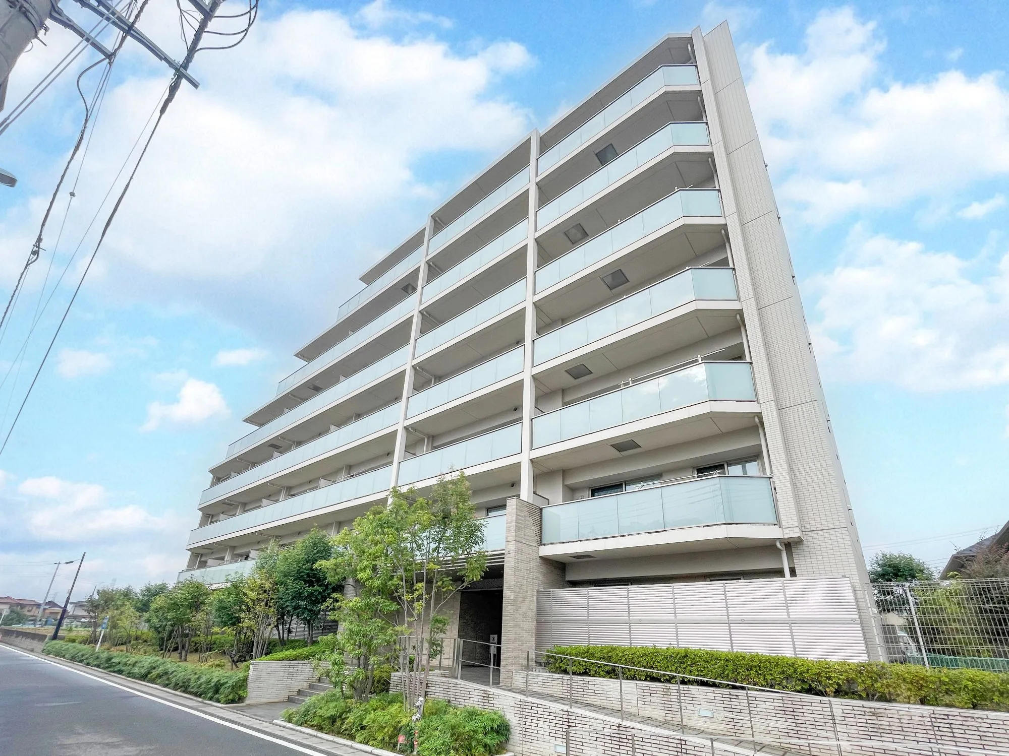 建物の外観全体を撮影した画像