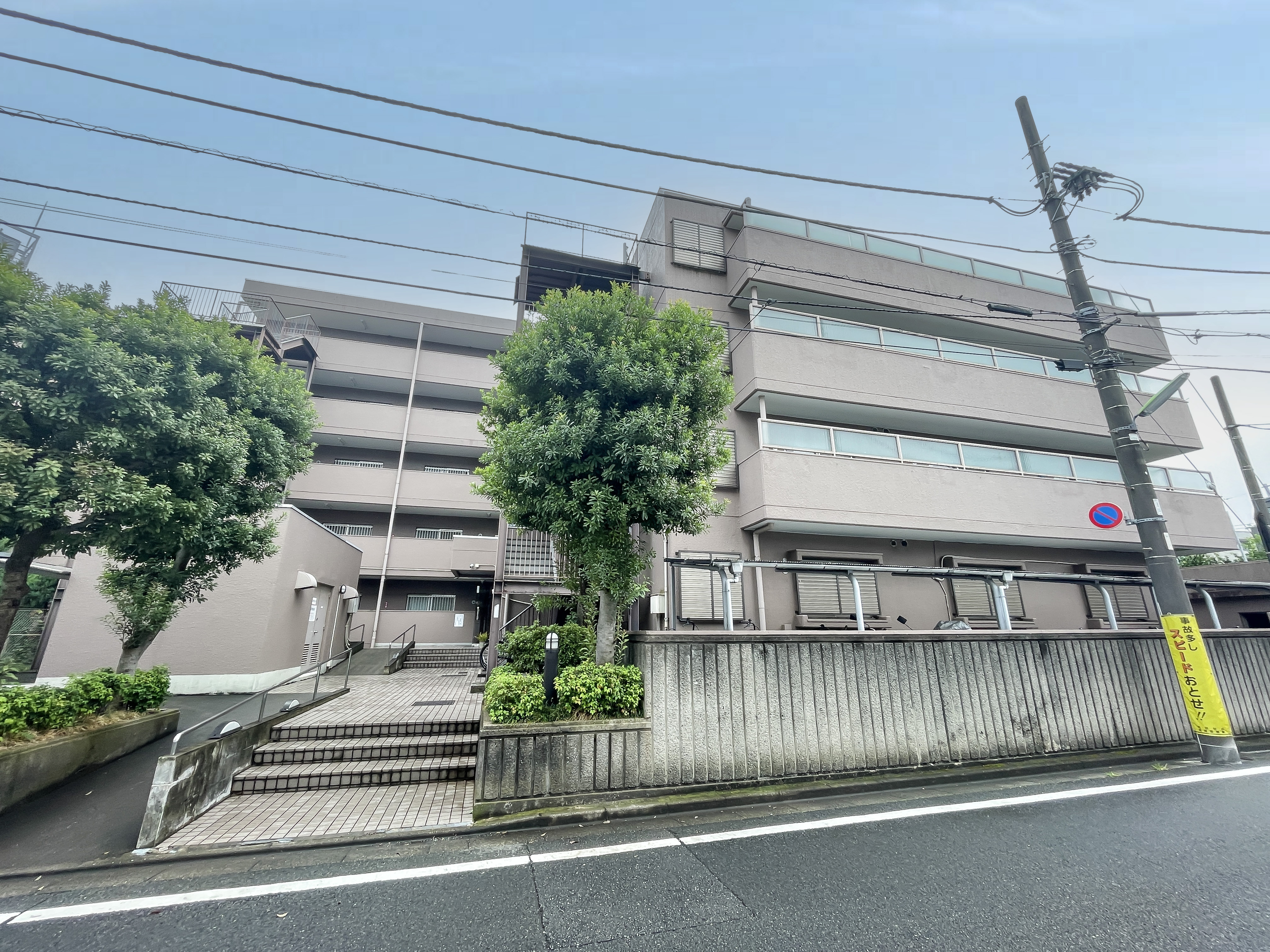 建物の外観が主要な被写体の画像