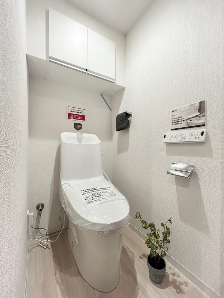 便器を中心としたトイレの写真