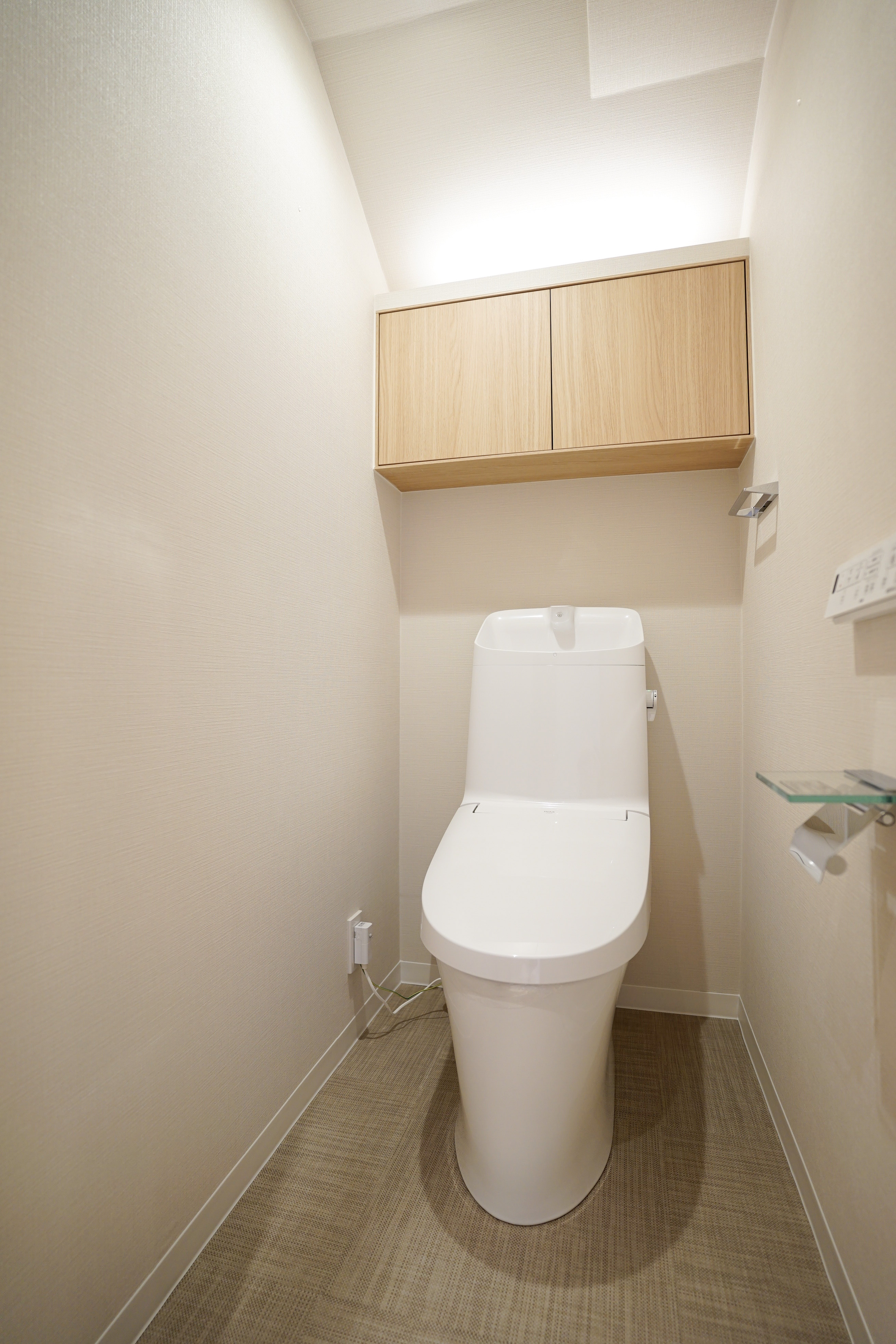 便器が主体のトイレ室内写真