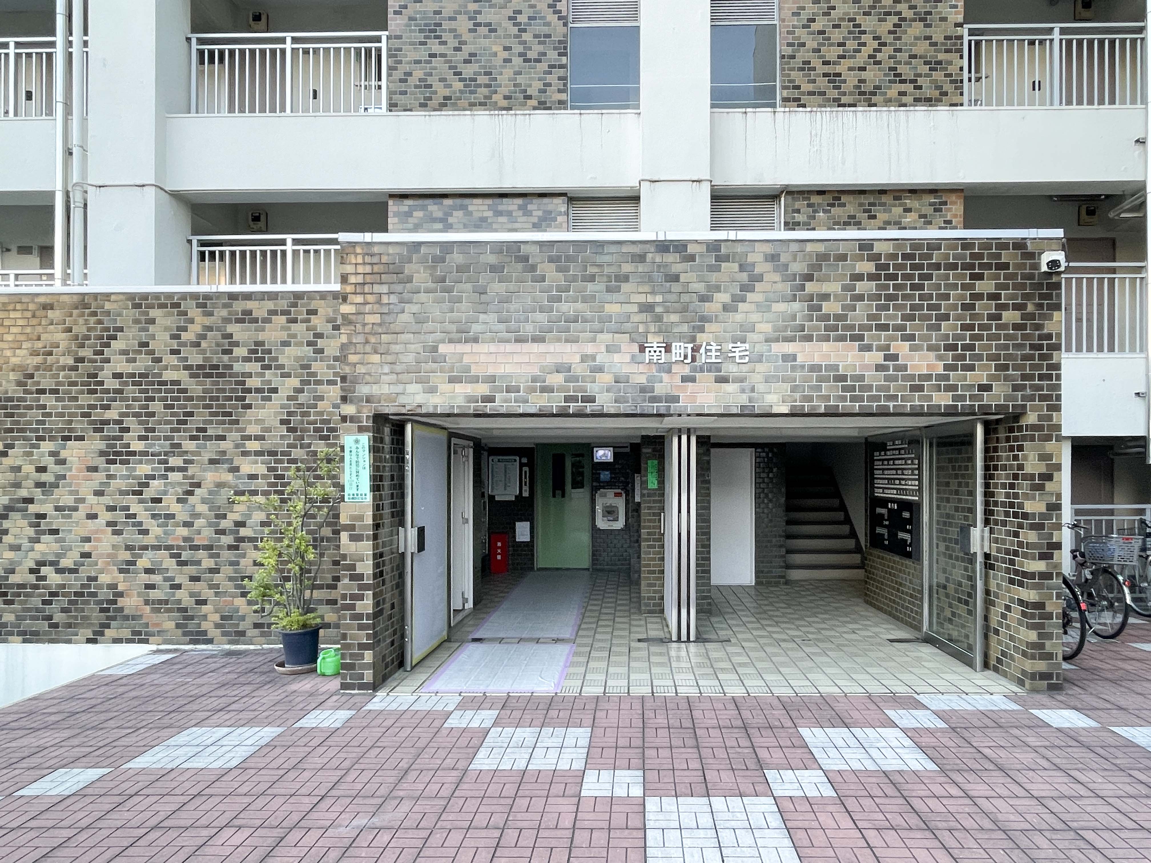 建物の外観が主体の写真