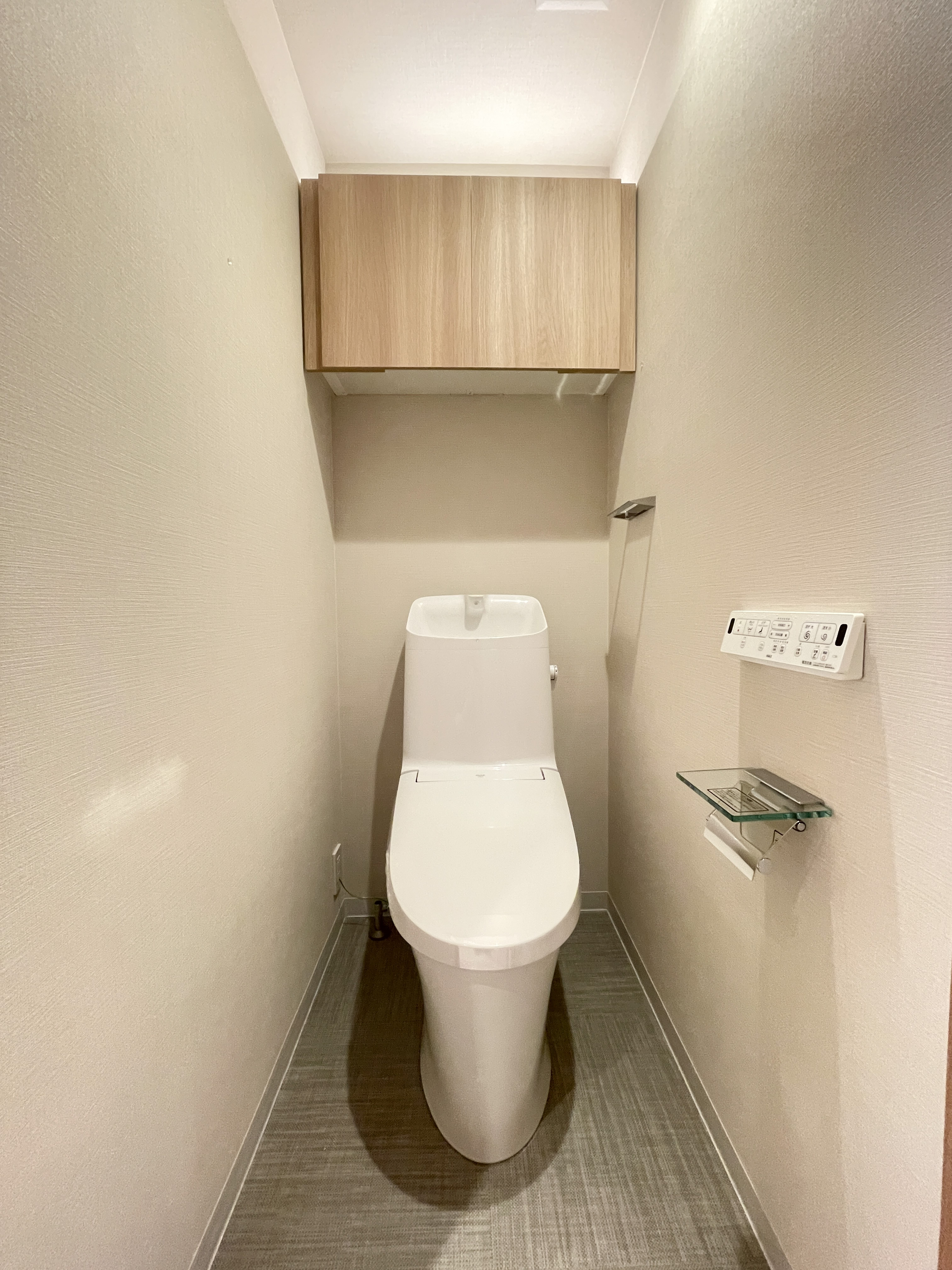 便器が中心に写っているトイレの室内写真
