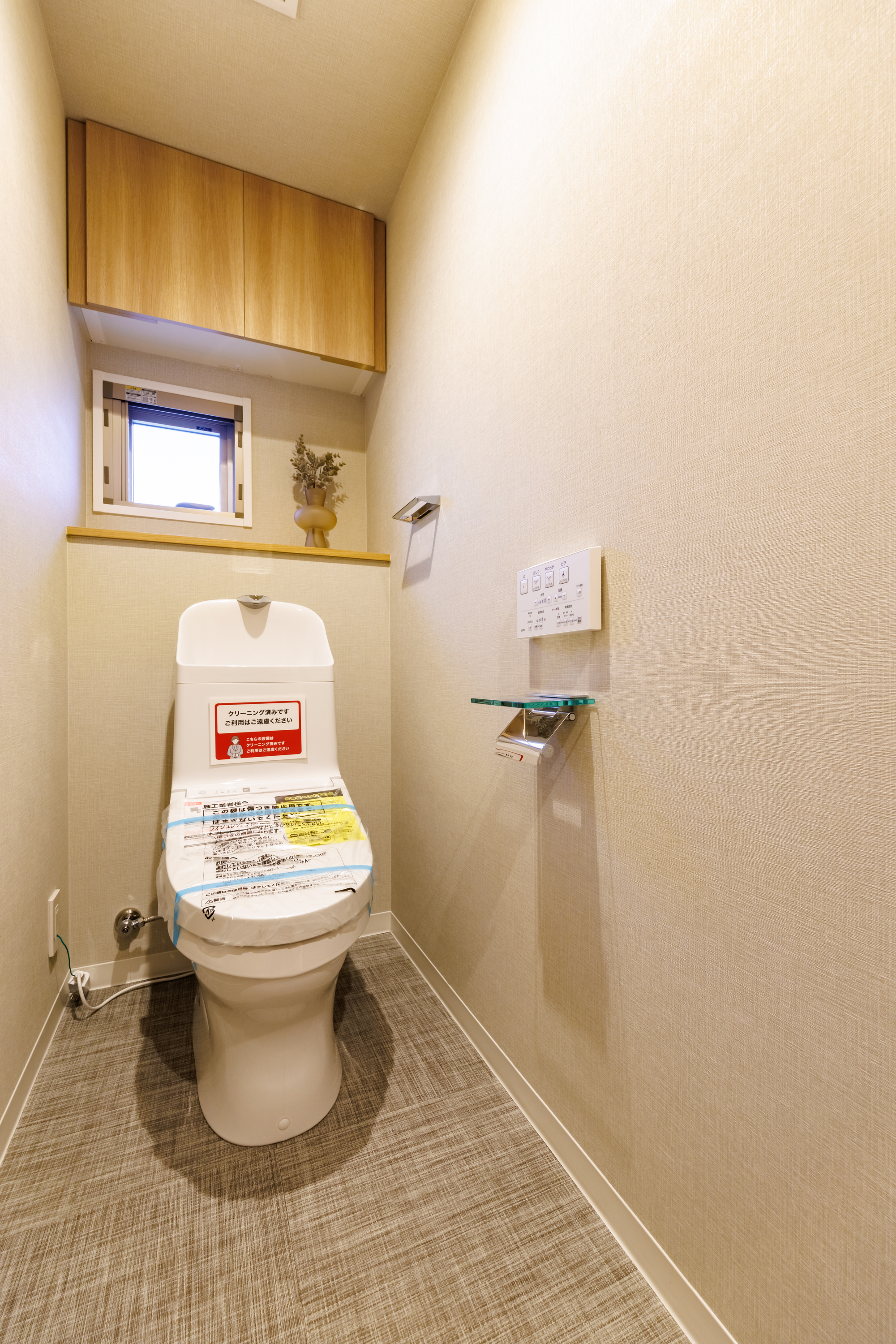 トイレ本体が中心に写された室内写真