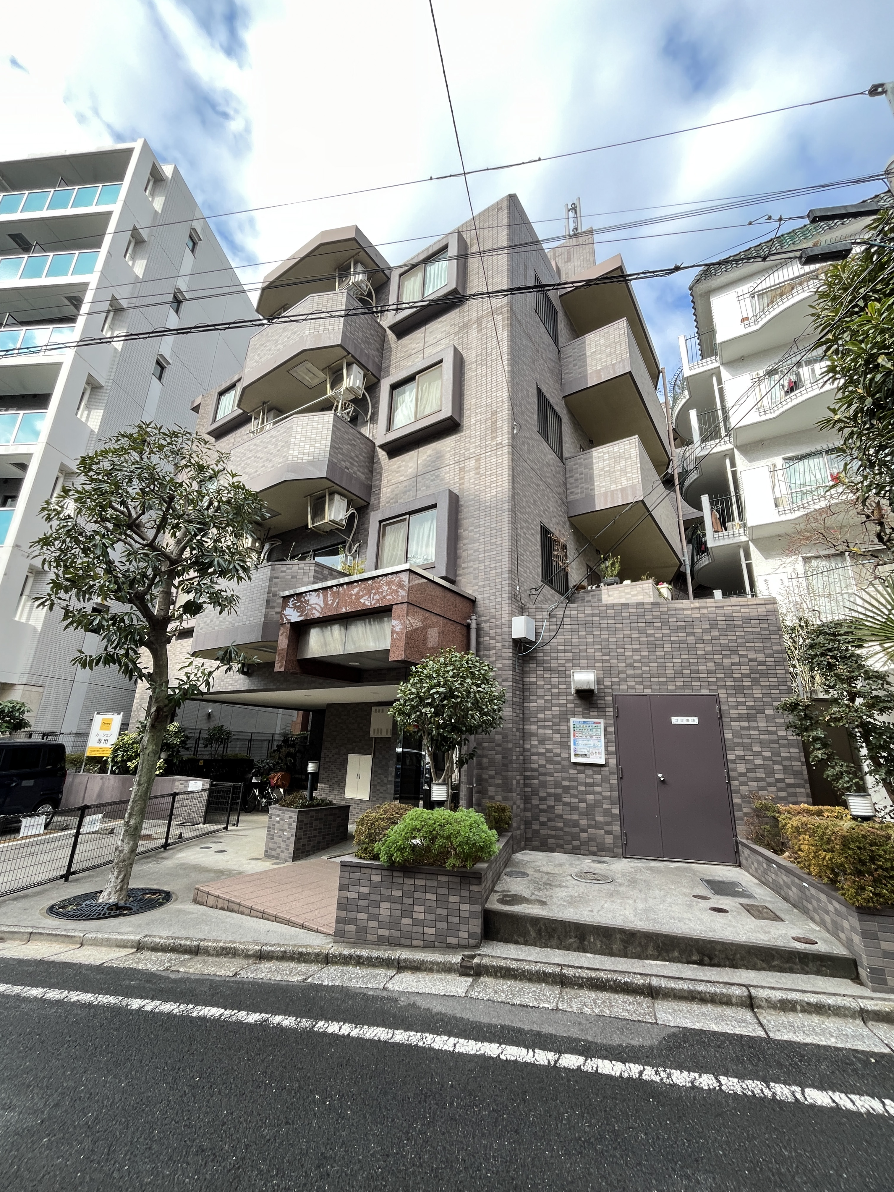 レーベンハイム大塚の外観全体を捉えた写真