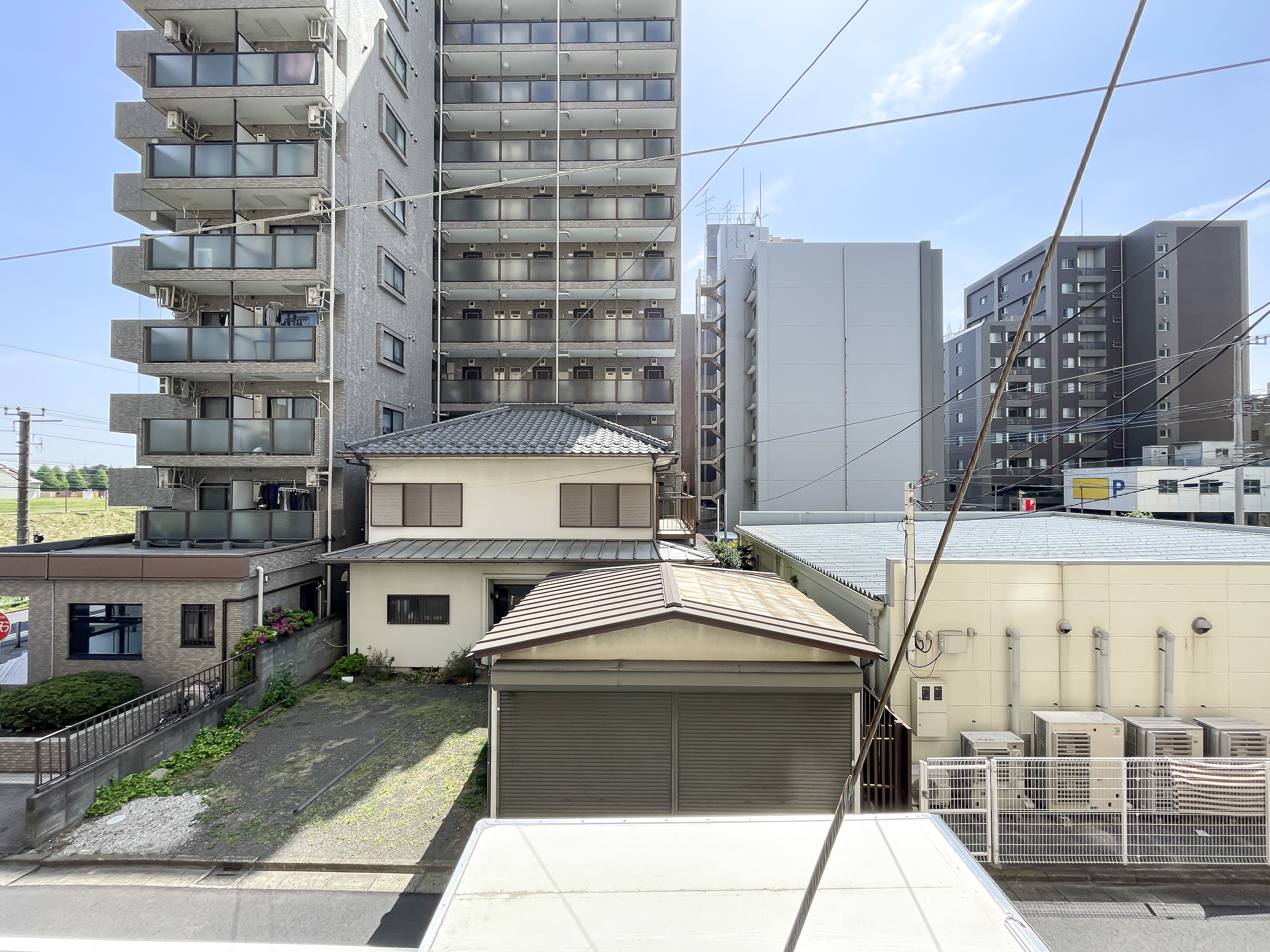 建物の外観が主体の風景写真