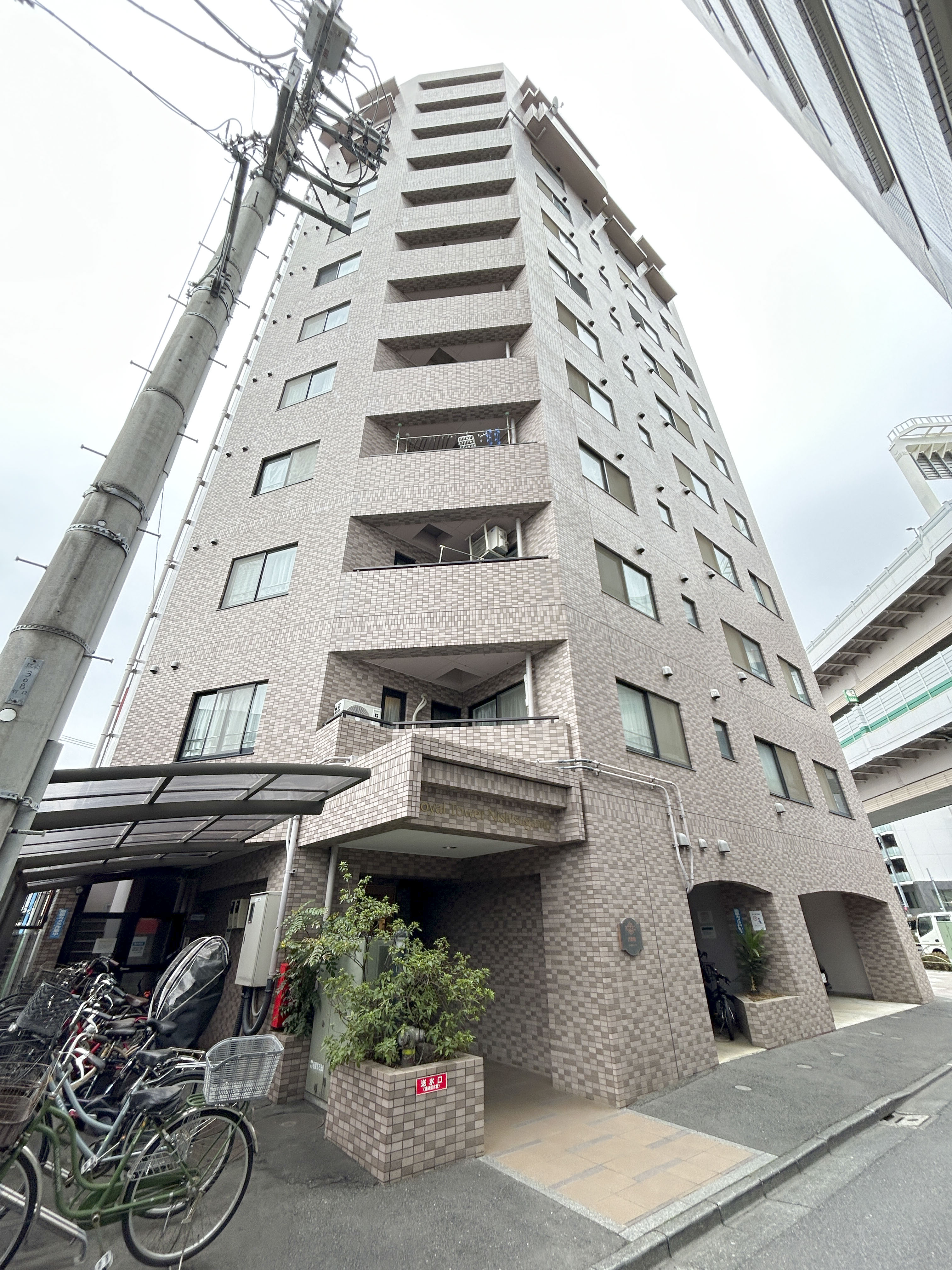 外観:建物の外観全体を捉えた写真