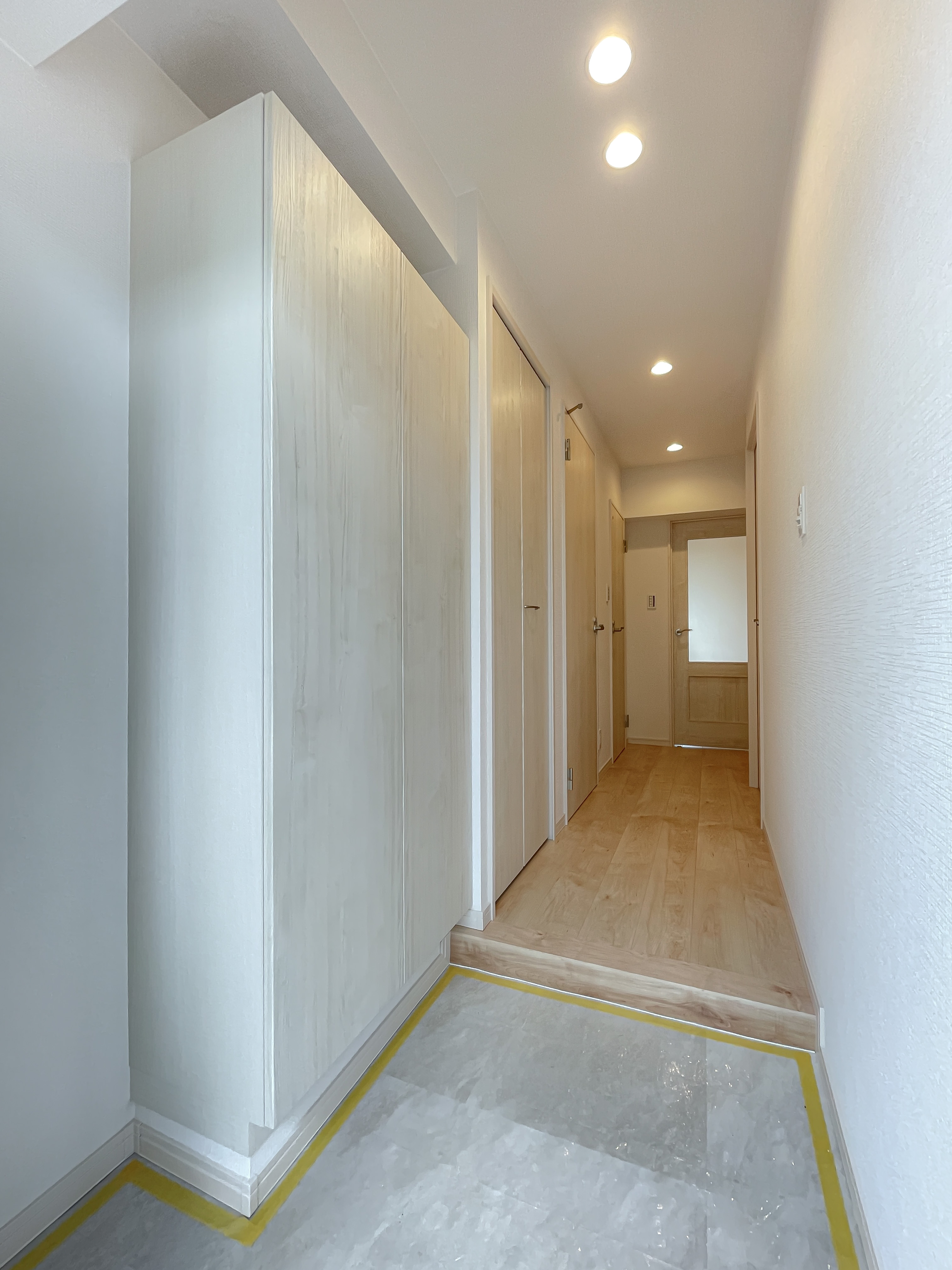 廊下を撮影した共用部分の室内写真