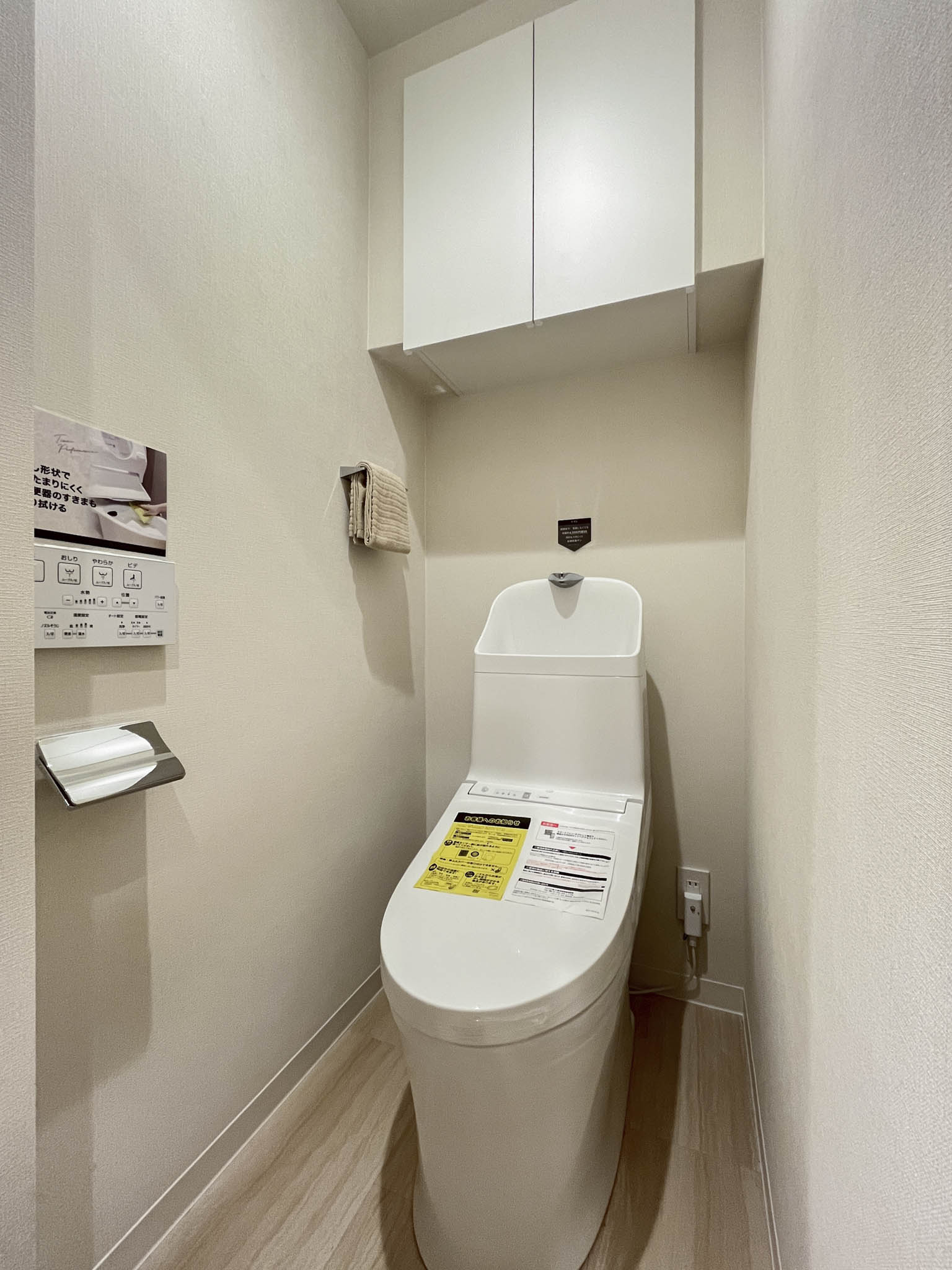 便器が主体のトイレ室内写真