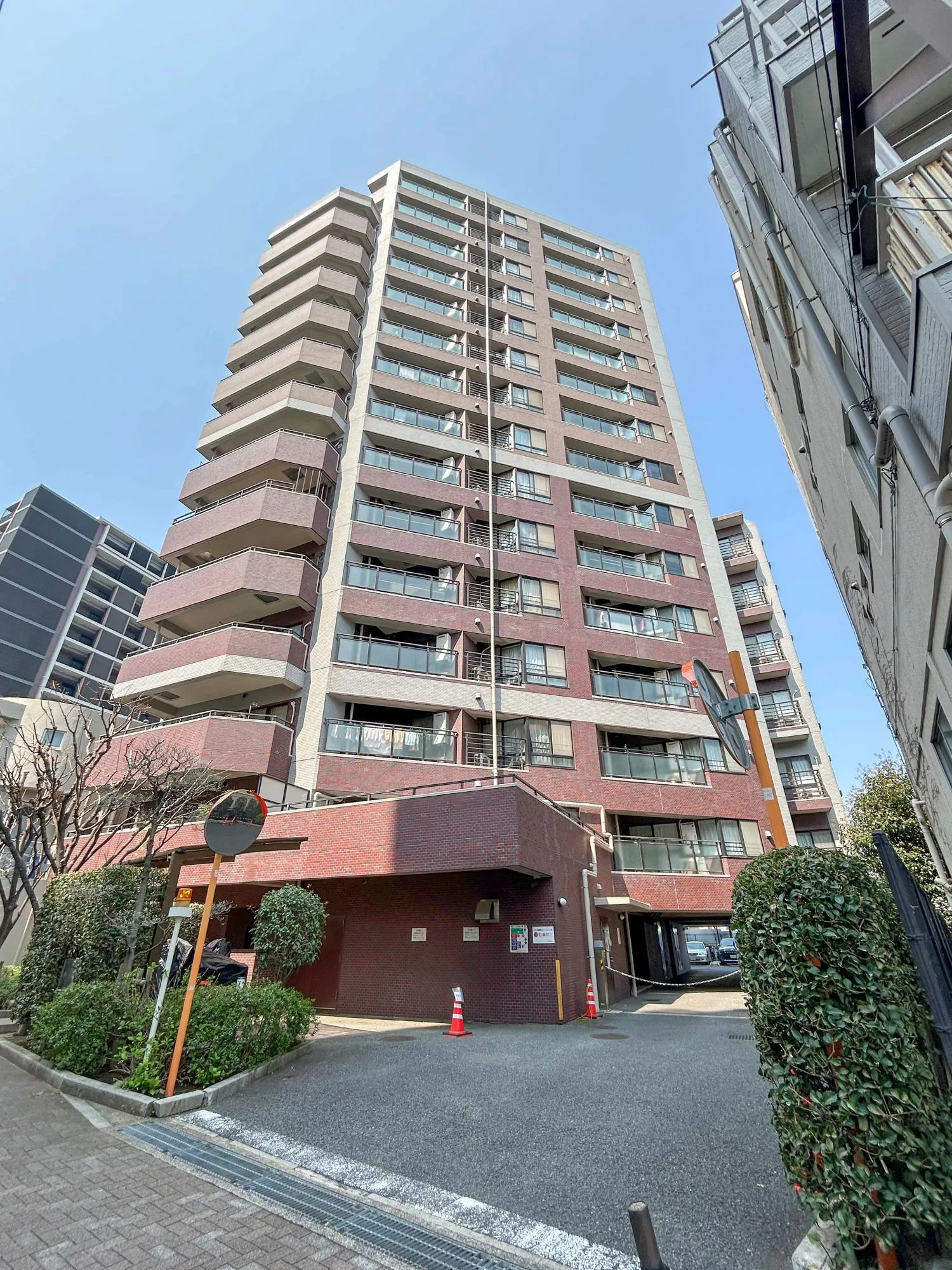 高層マンションの建物外観