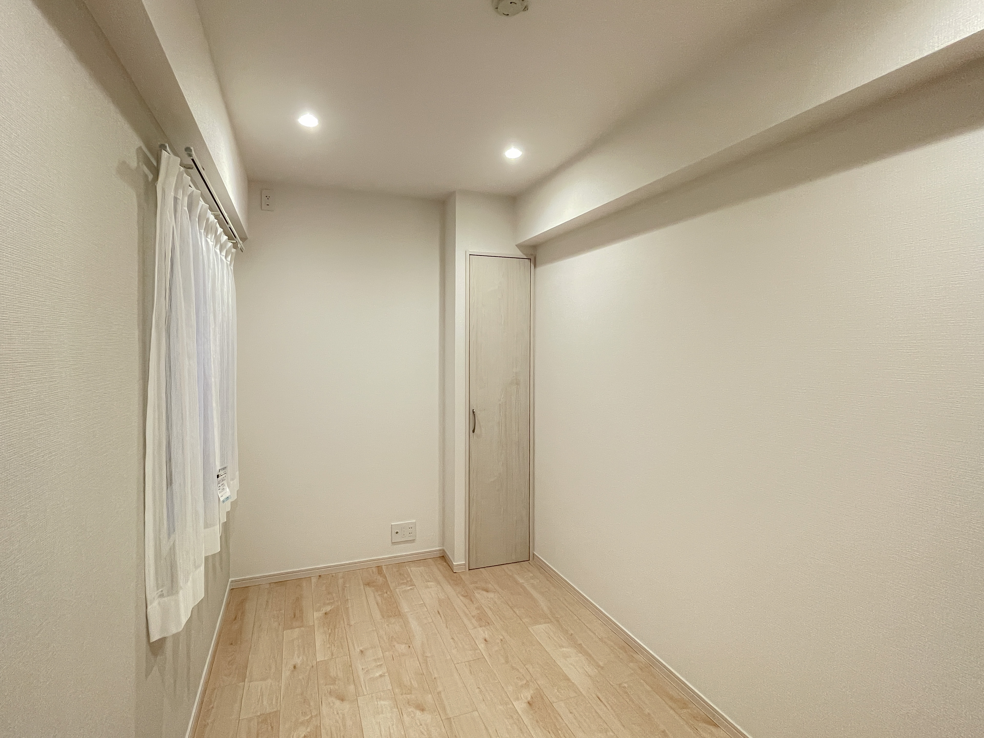 個室の部屋が主体の室内写真