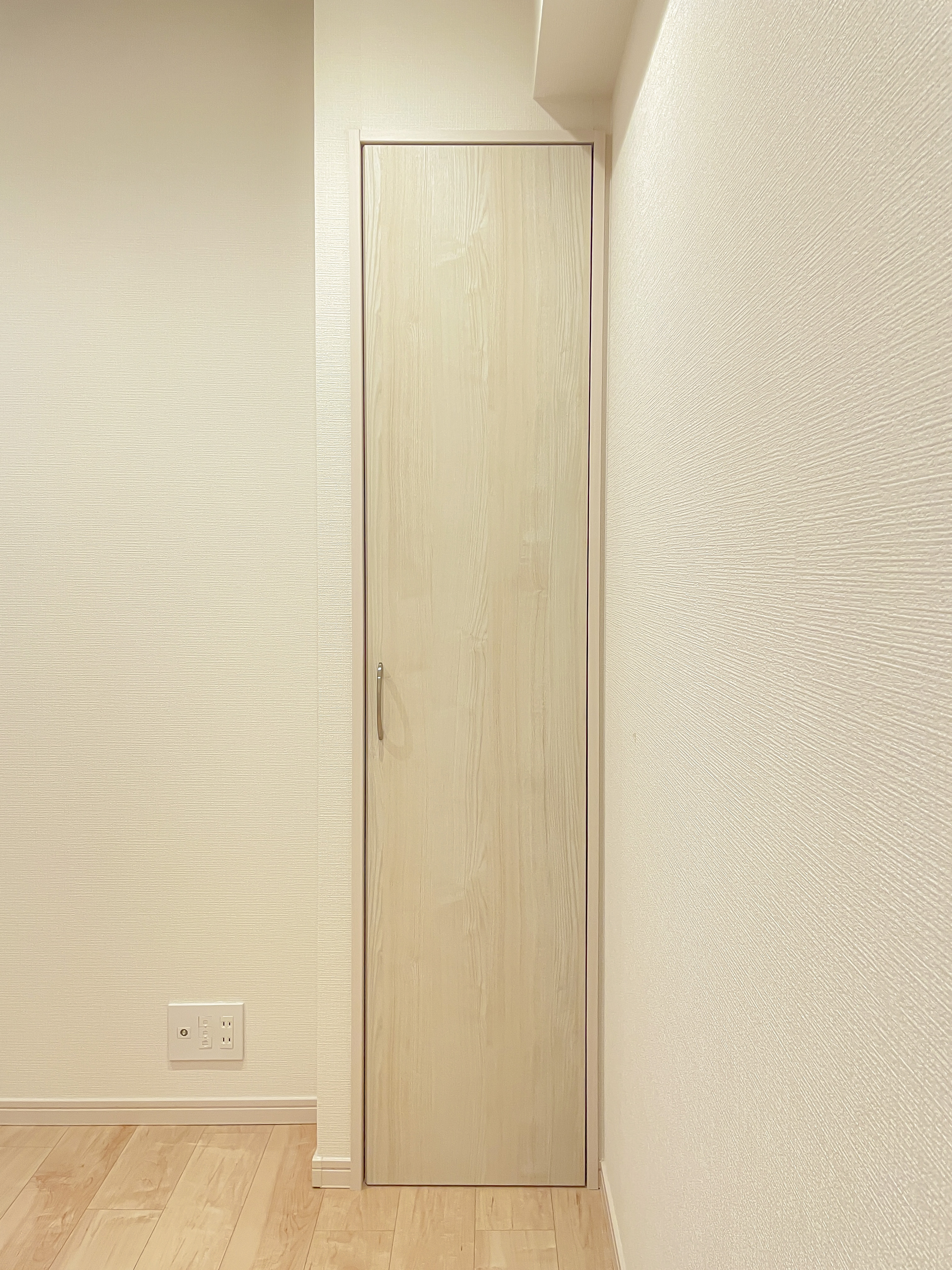 廊下の写真で共用部分を示す