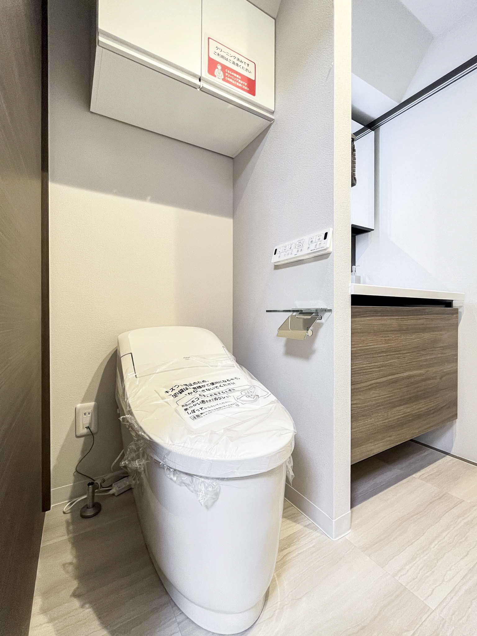 便器が主体のトイレ室内写真