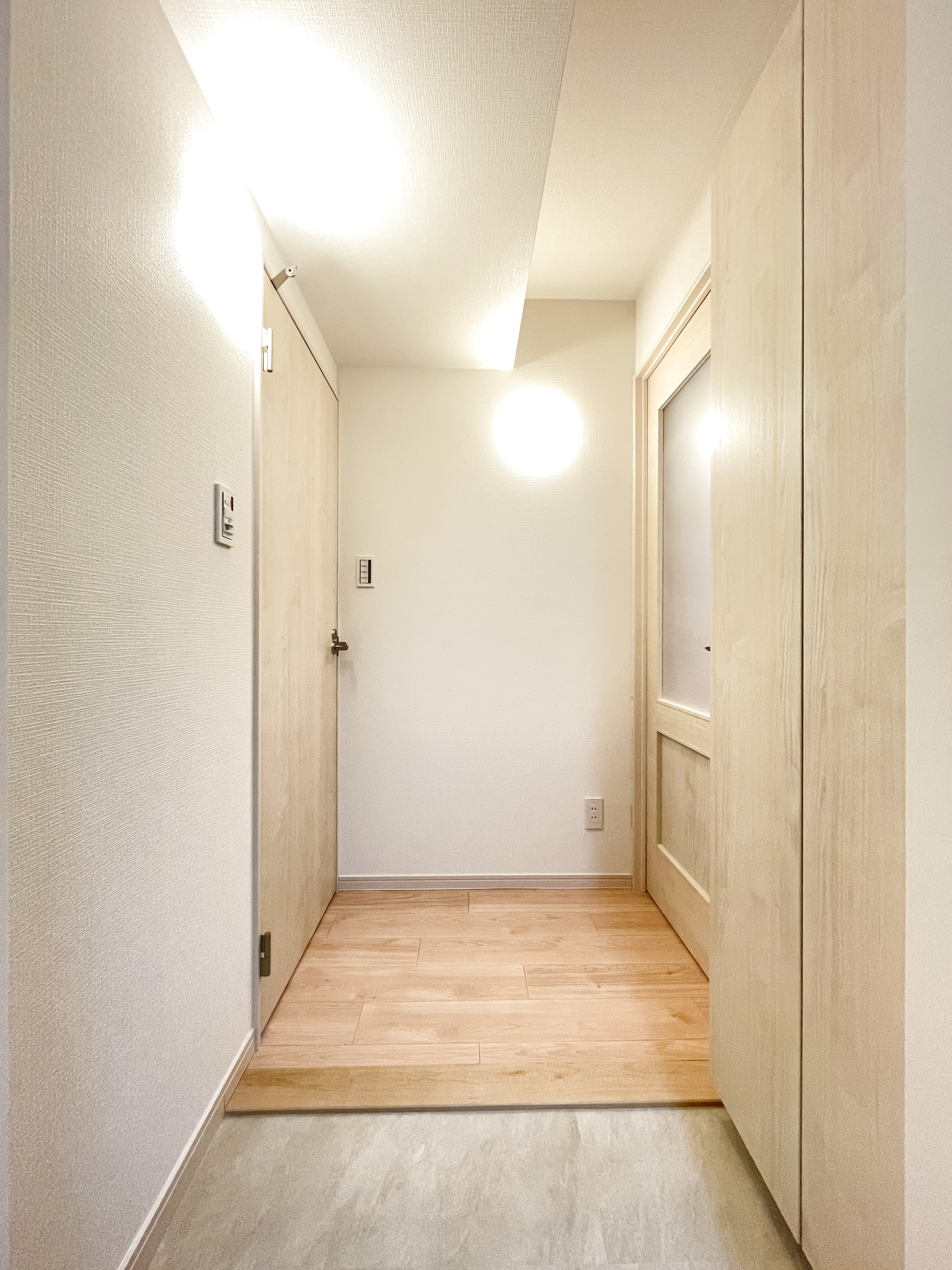 廊下を撮影した共用部分の室内写真