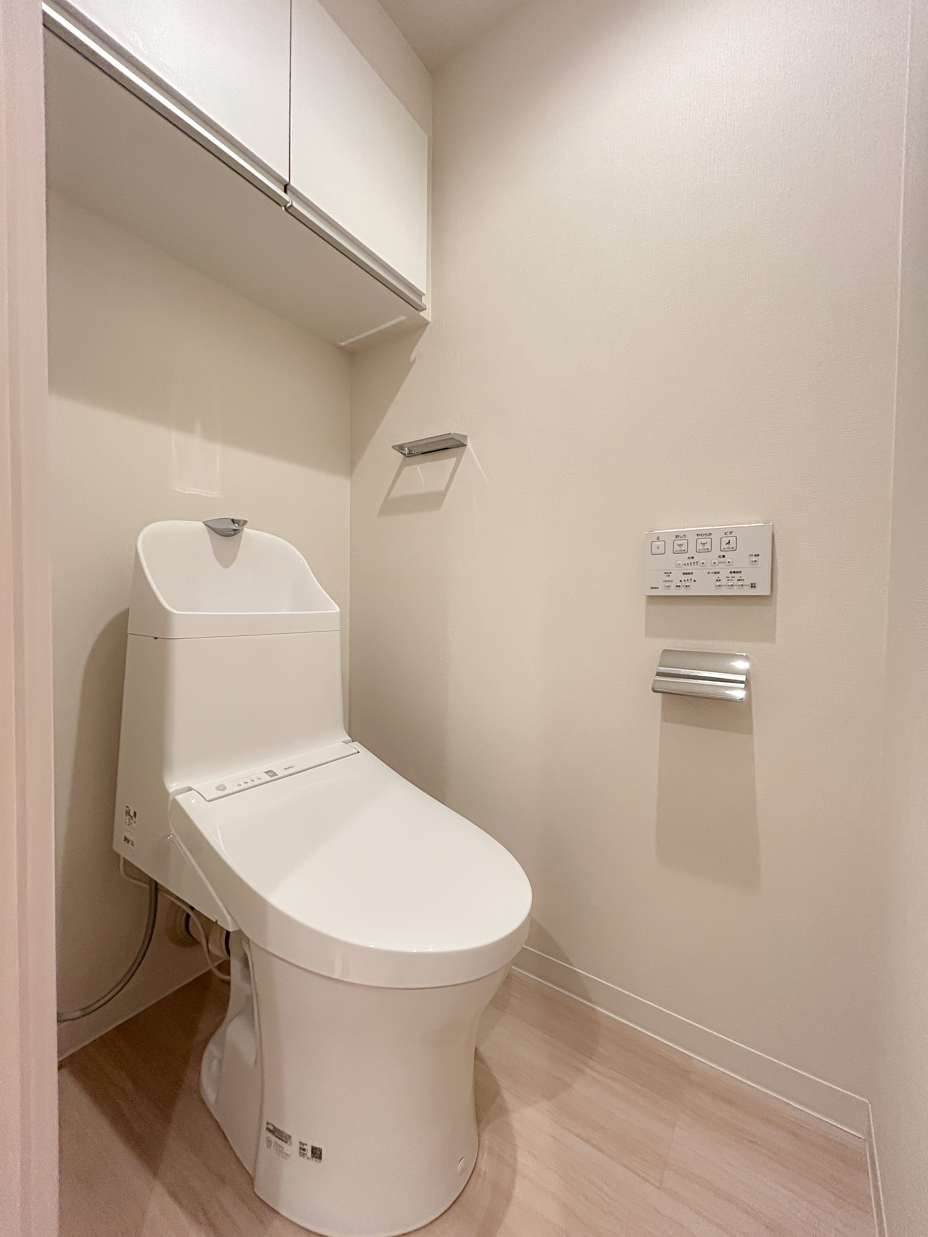 便器が主体のトイレ室内写真