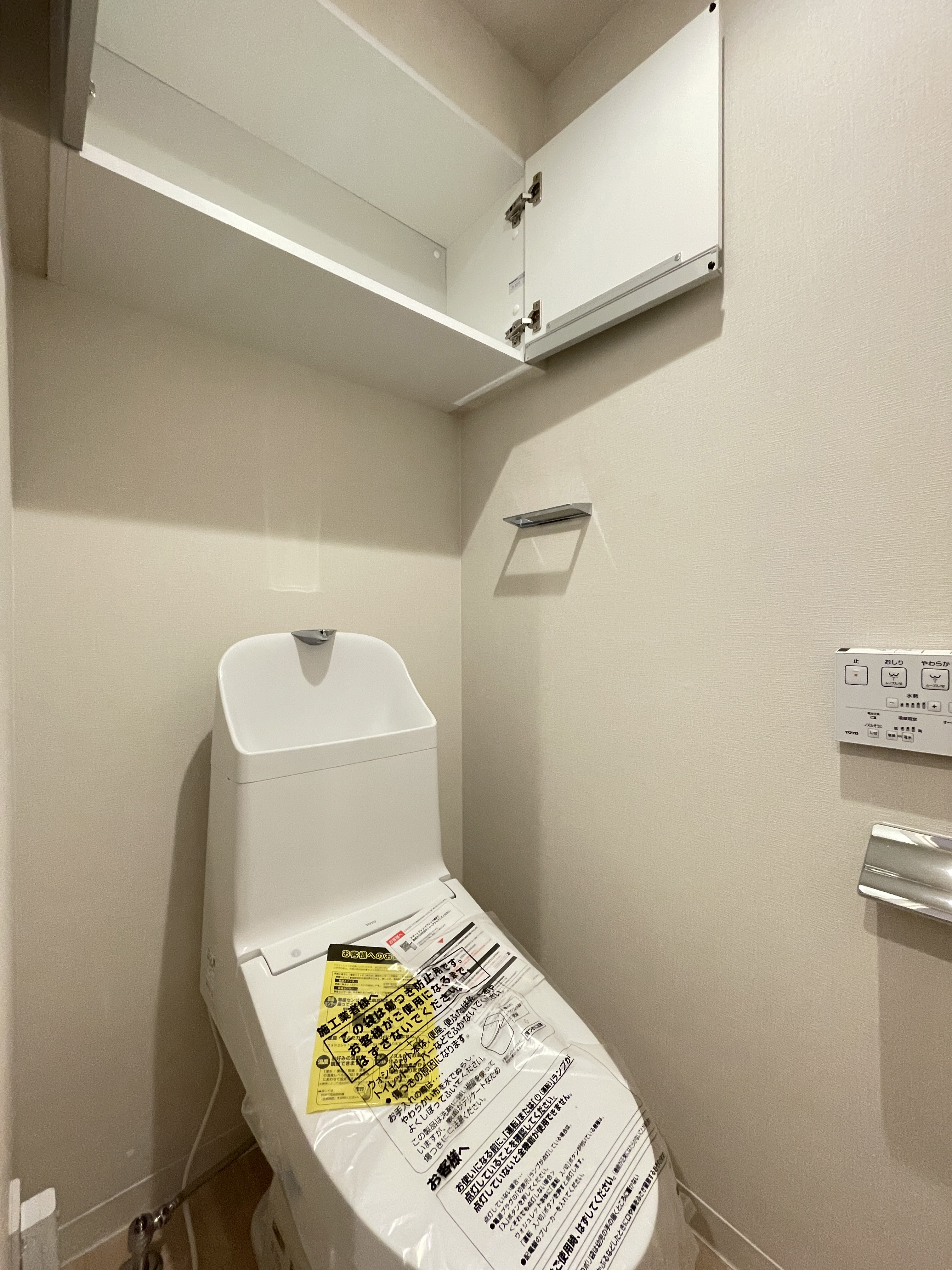 便器が主体のトイレ室内写真