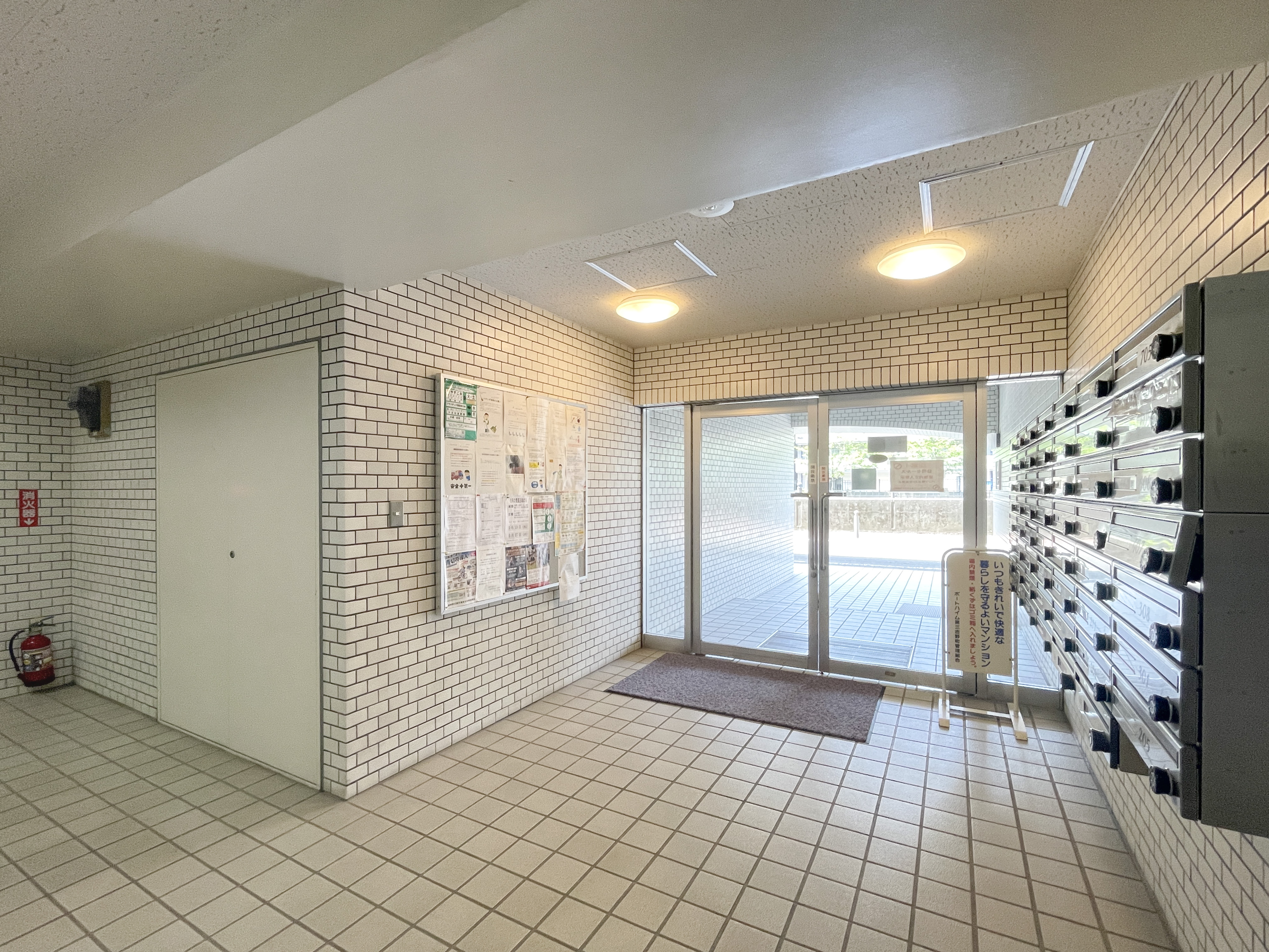 ポートハイム第三吉野町 505 号室の玄関ホールと景色