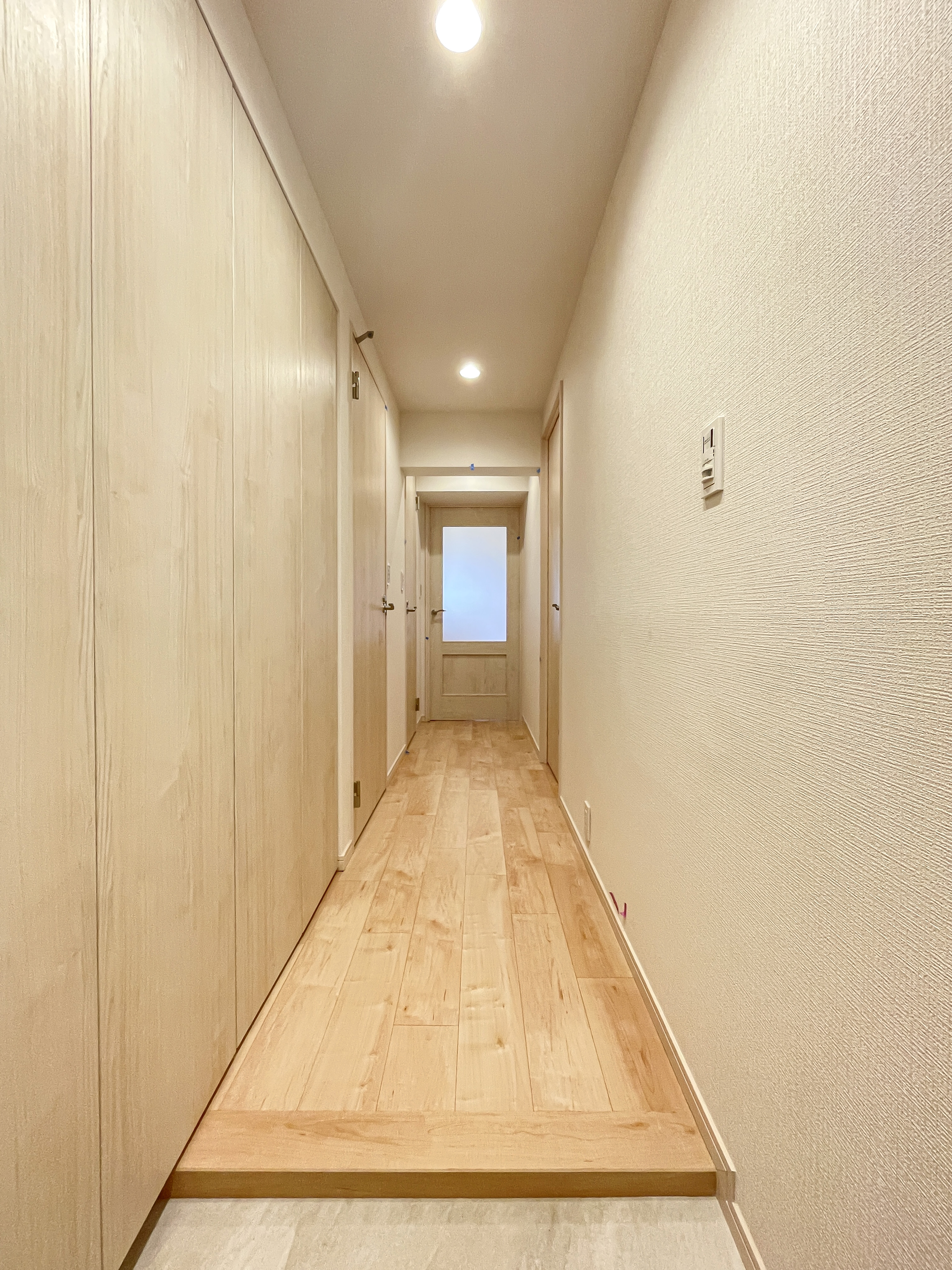 廊下を撮影した共用部分の室内写真