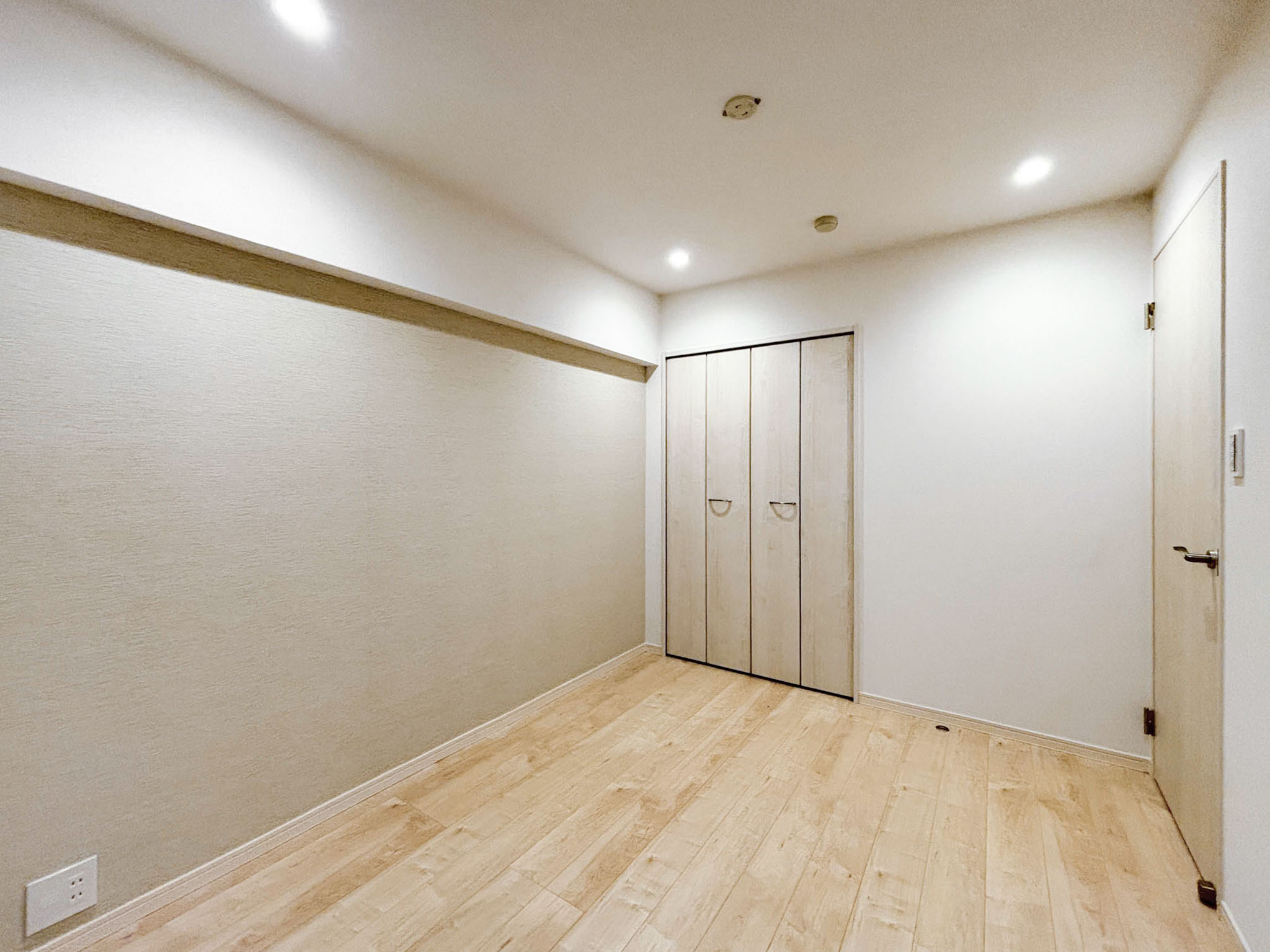 Closet付き個室の室内写真で洋室を示す