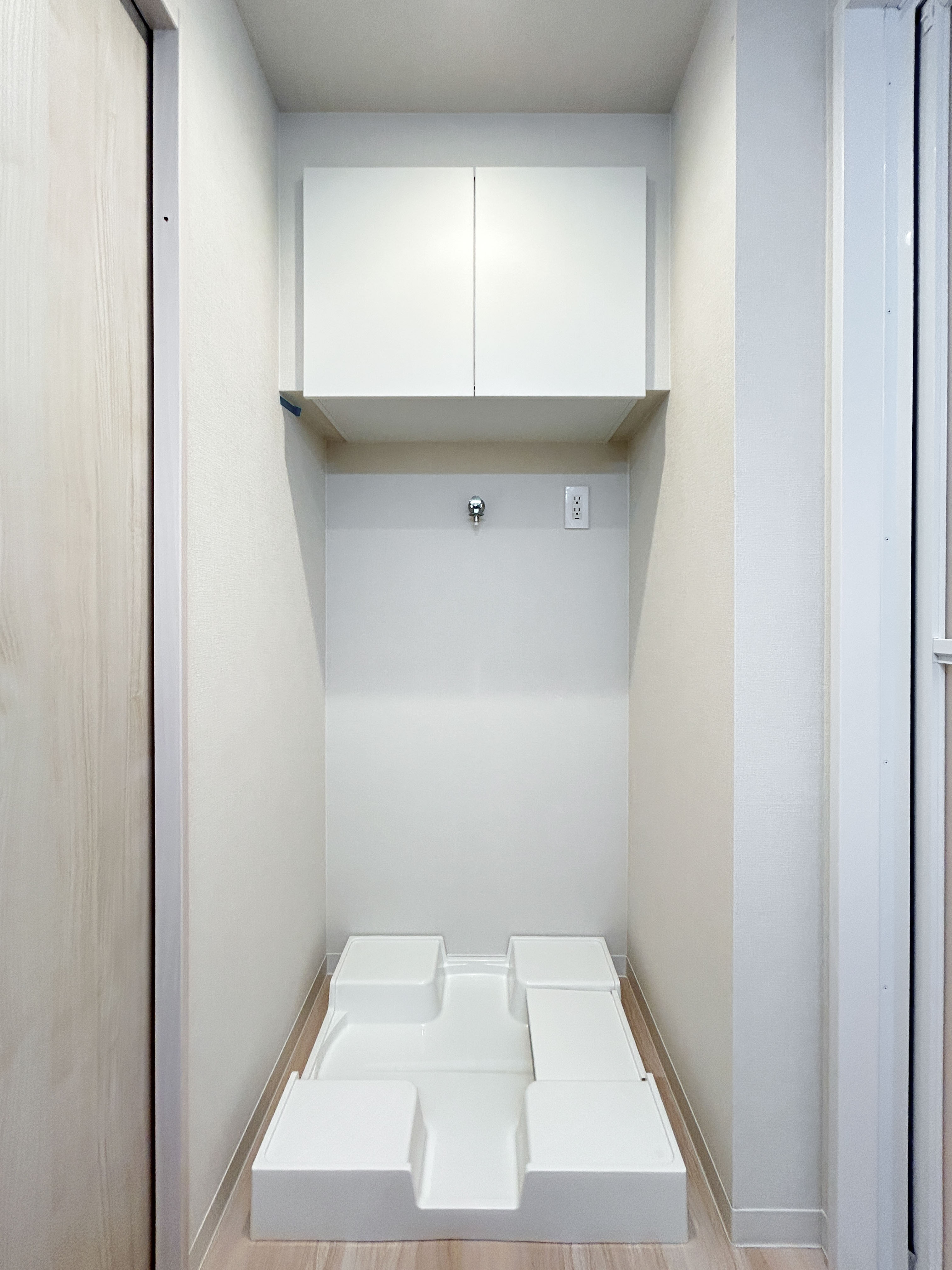 便器が主体のトイレ室の写真