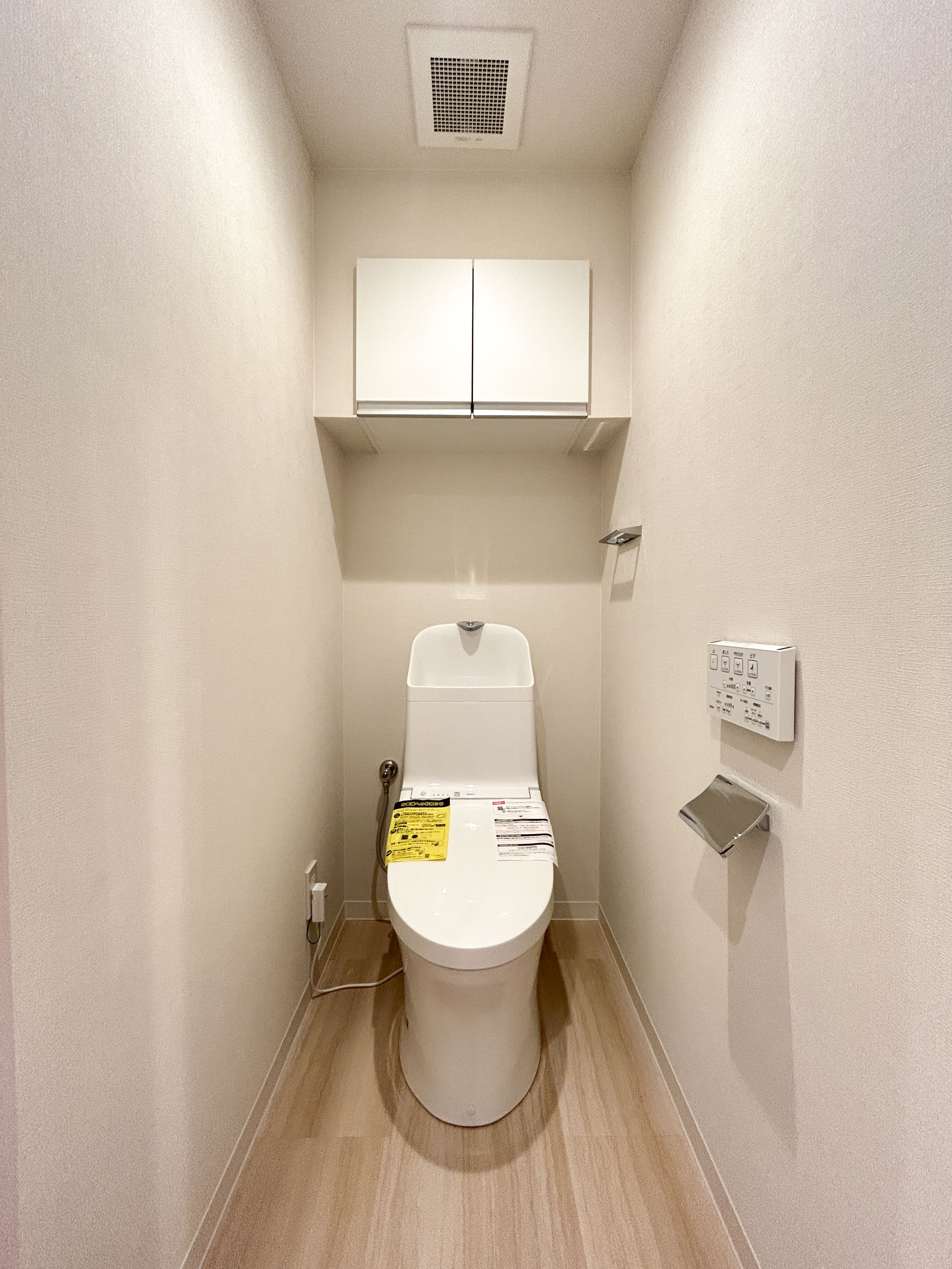 便器を中心に撮影したトイレの室内写真